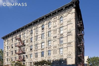 #9 photo, 327 E 3rd Street, マンハッタン East Village , NY 10009