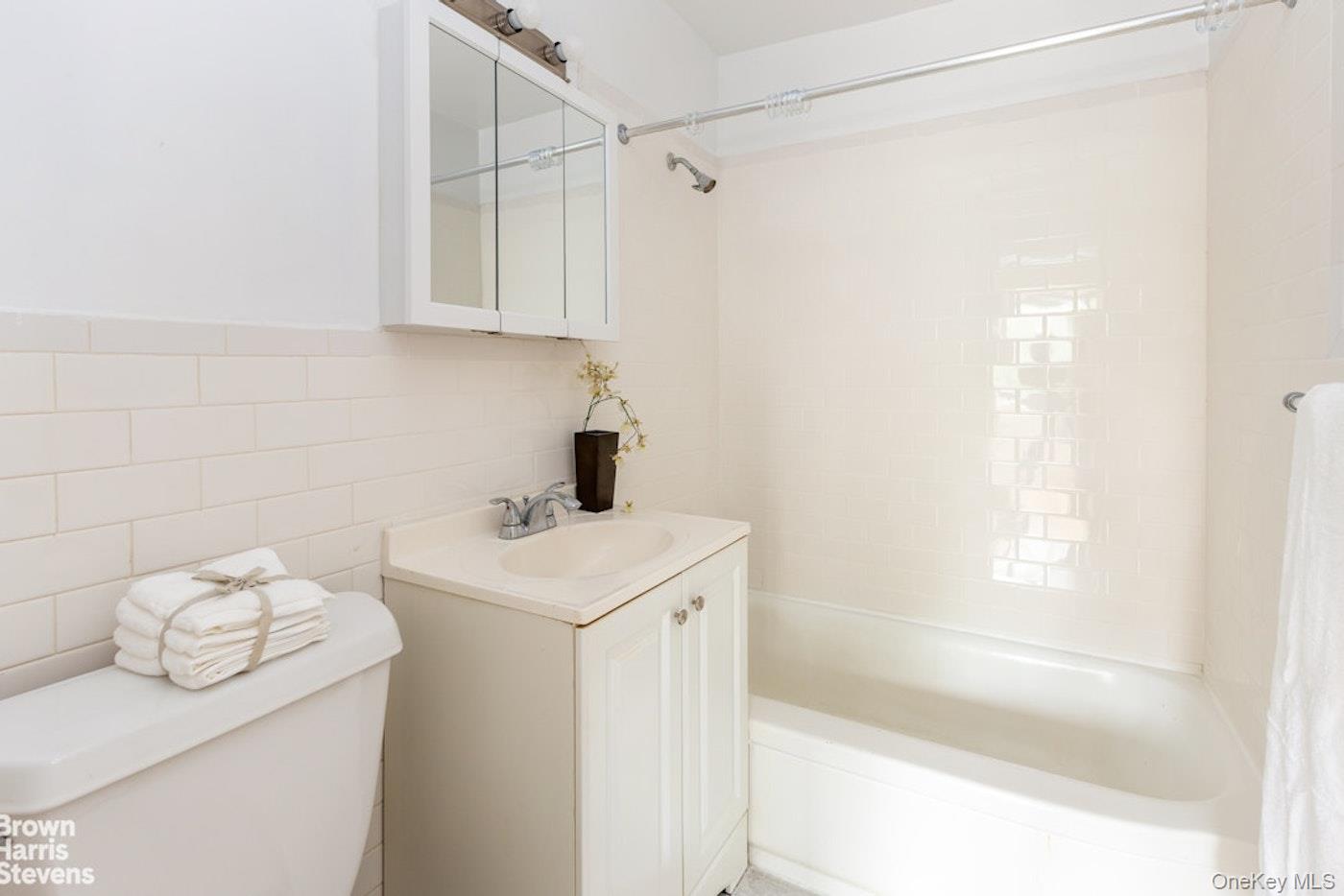 #3 photo, 3671 Hudson Manor Terrace, Bronx , NY 10463