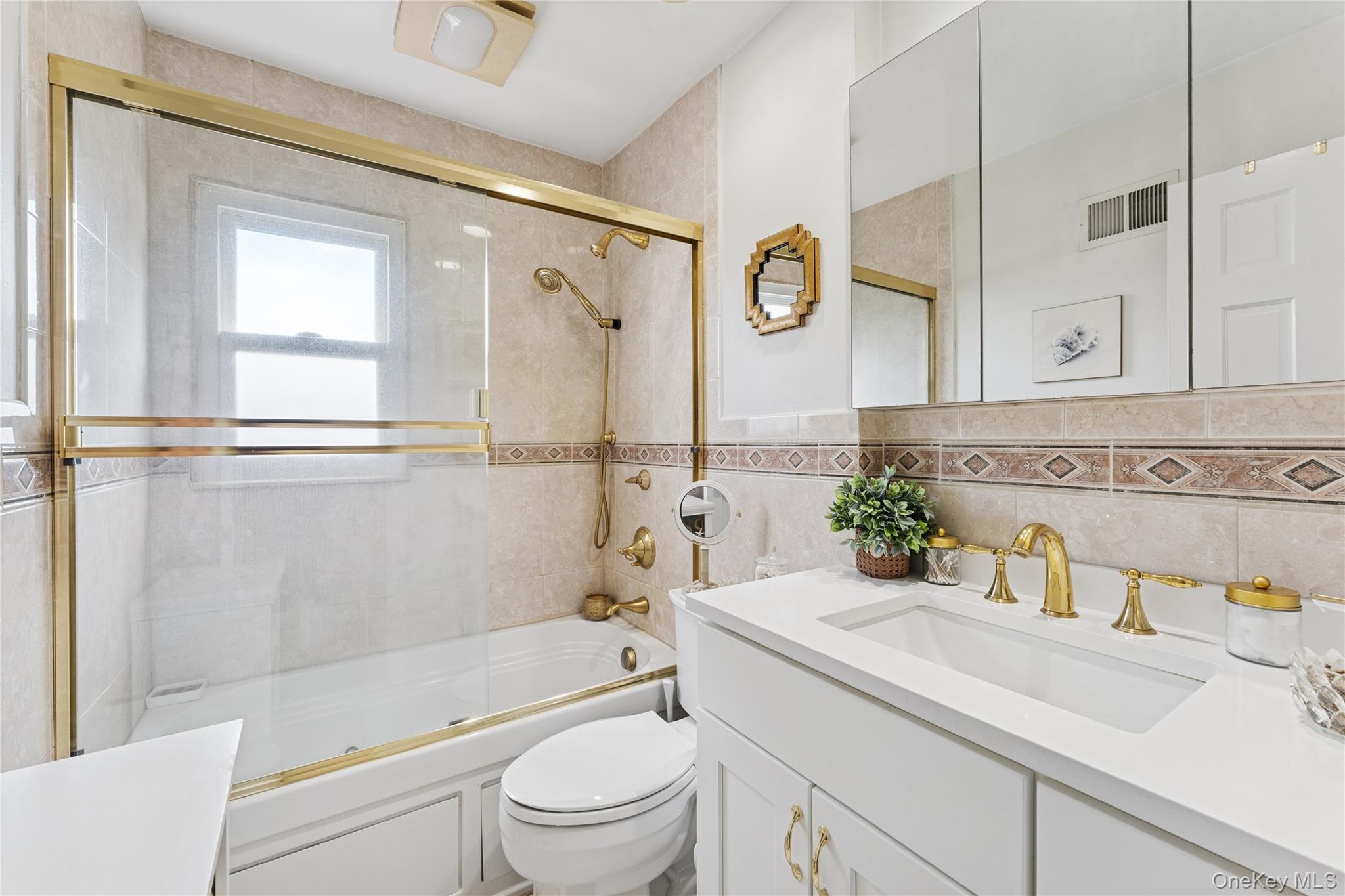 #14 photo, 43 Layton Street, ナッソー郡 Freeport , NY 11520