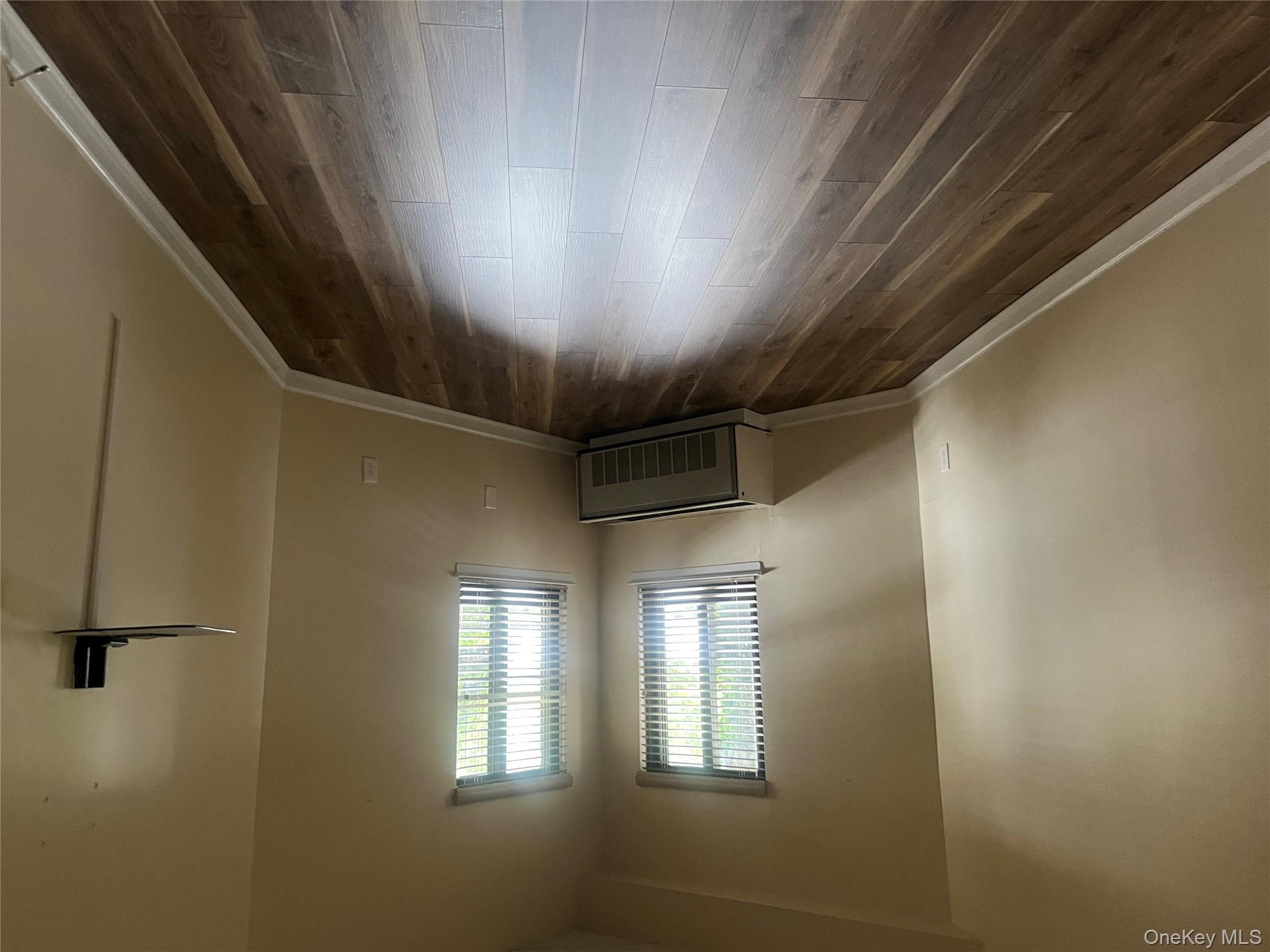 #11 photo, 725 Miller Avenue, ナッソー郡 Freeport , NY 11520