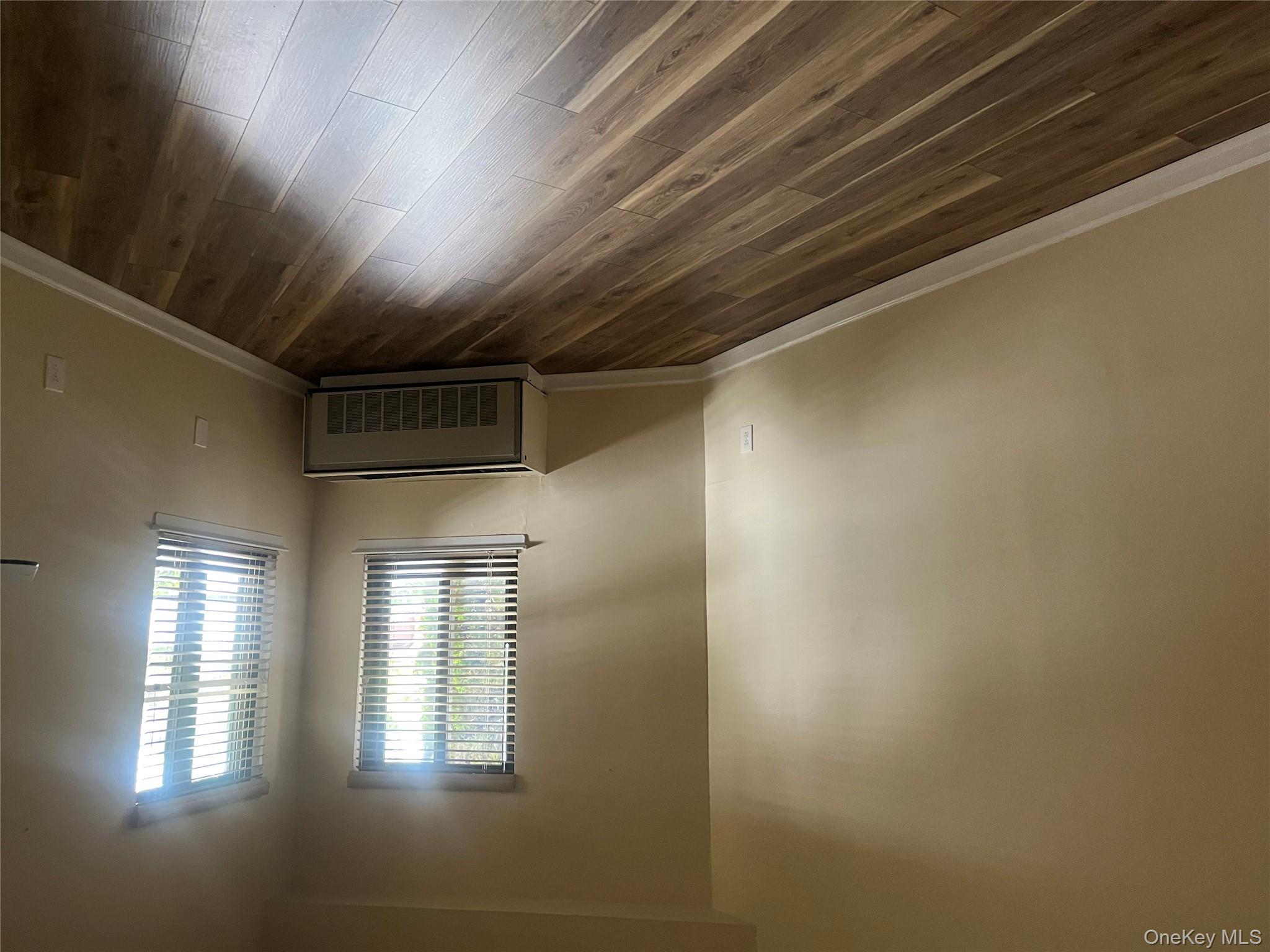 #12 photo, 725 Miller Avenue, ナッソー郡 Freeport , NY 11520