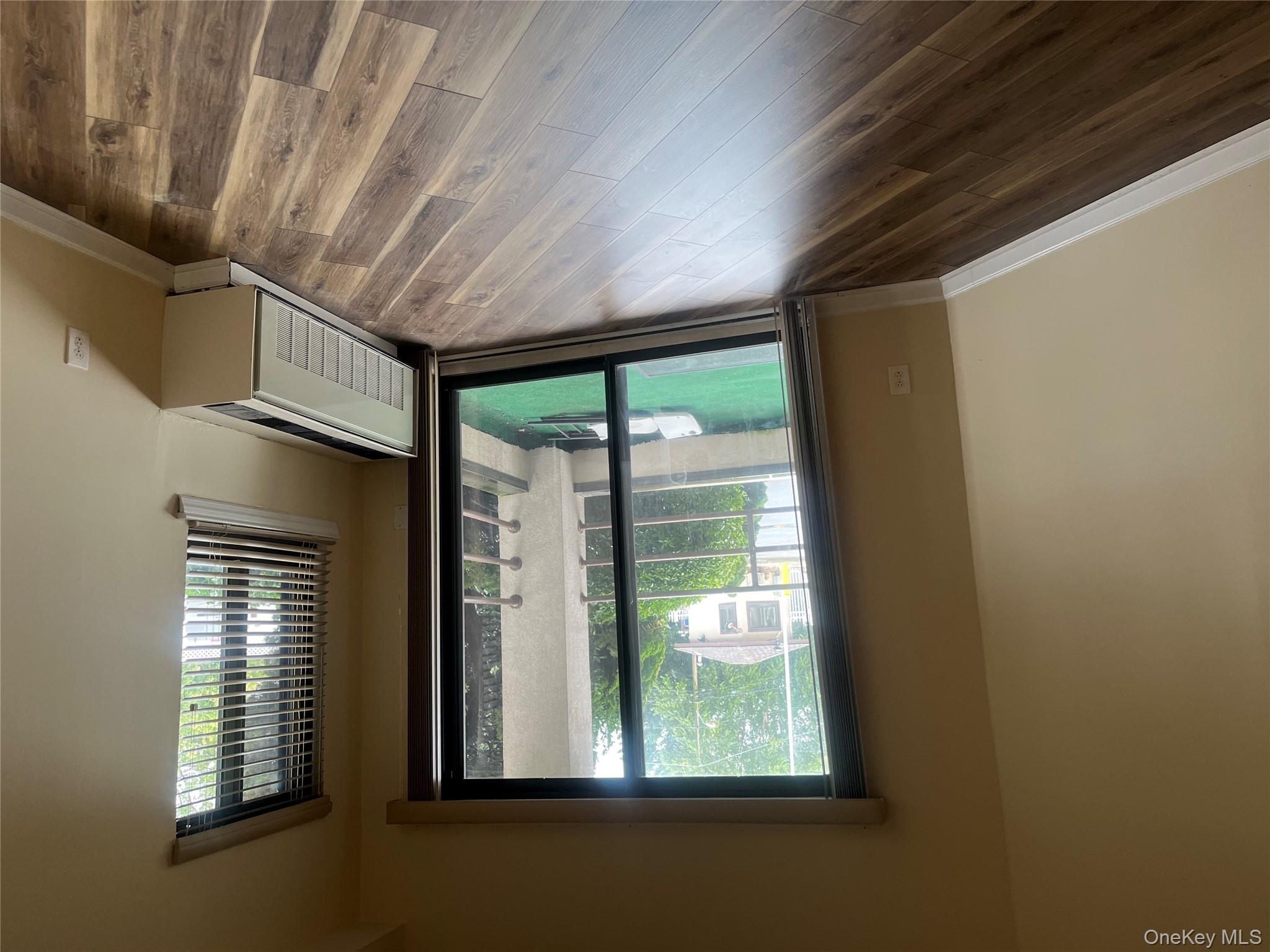 #13 photo, 725 Miller Avenue, ナッソー郡 Freeport , NY 11520