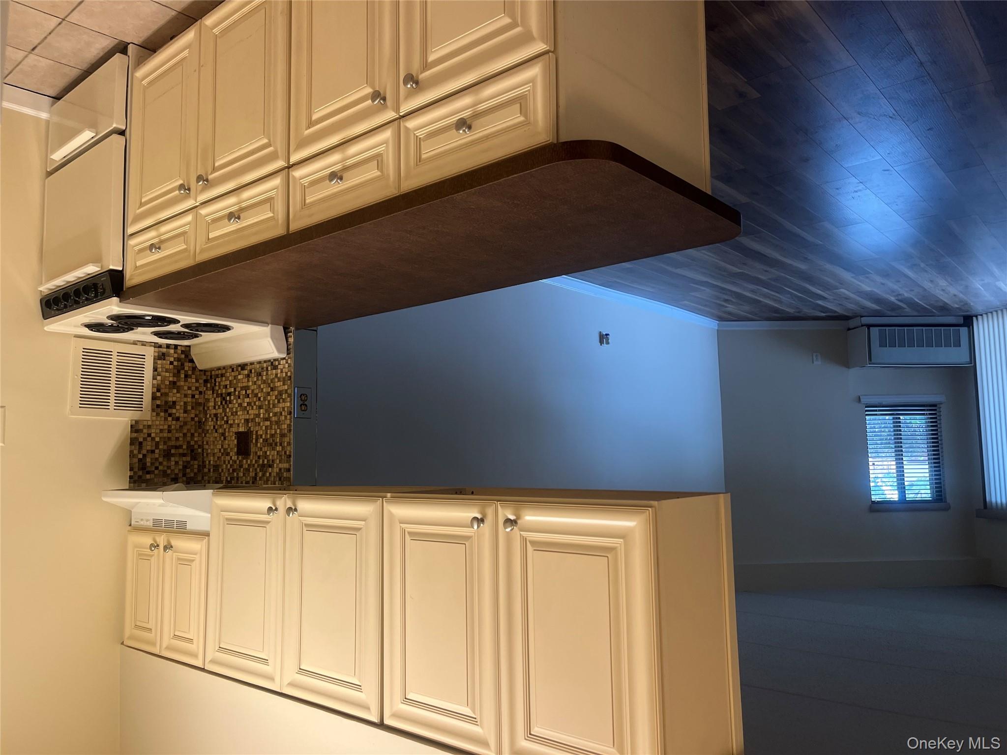 #7 photo, 725 Miller Avenue, ナッソー郡 Freeport , NY 11520