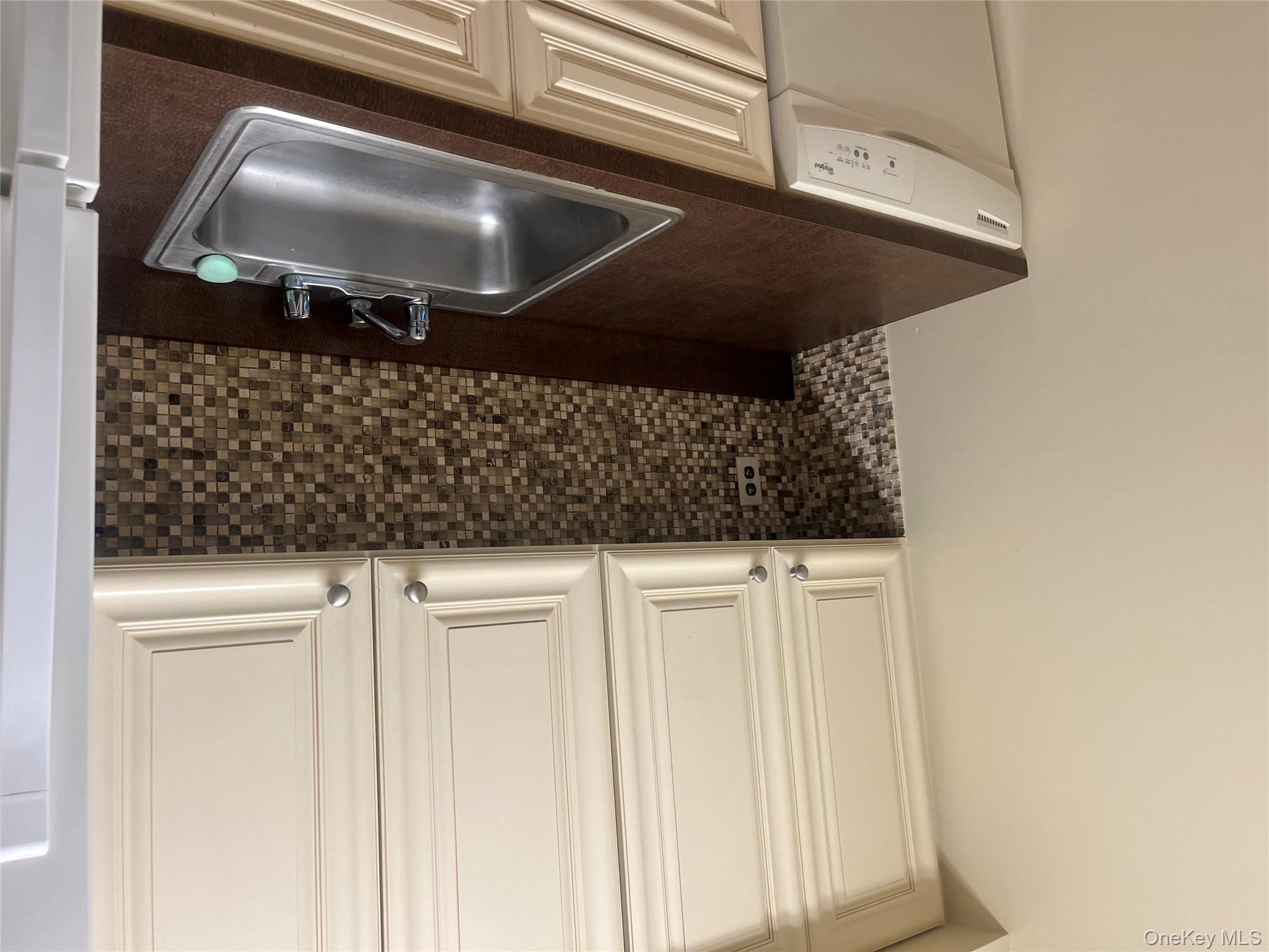 #8 photo, 725 Miller Avenue, ナッソー郡 Freeport , NY 11520