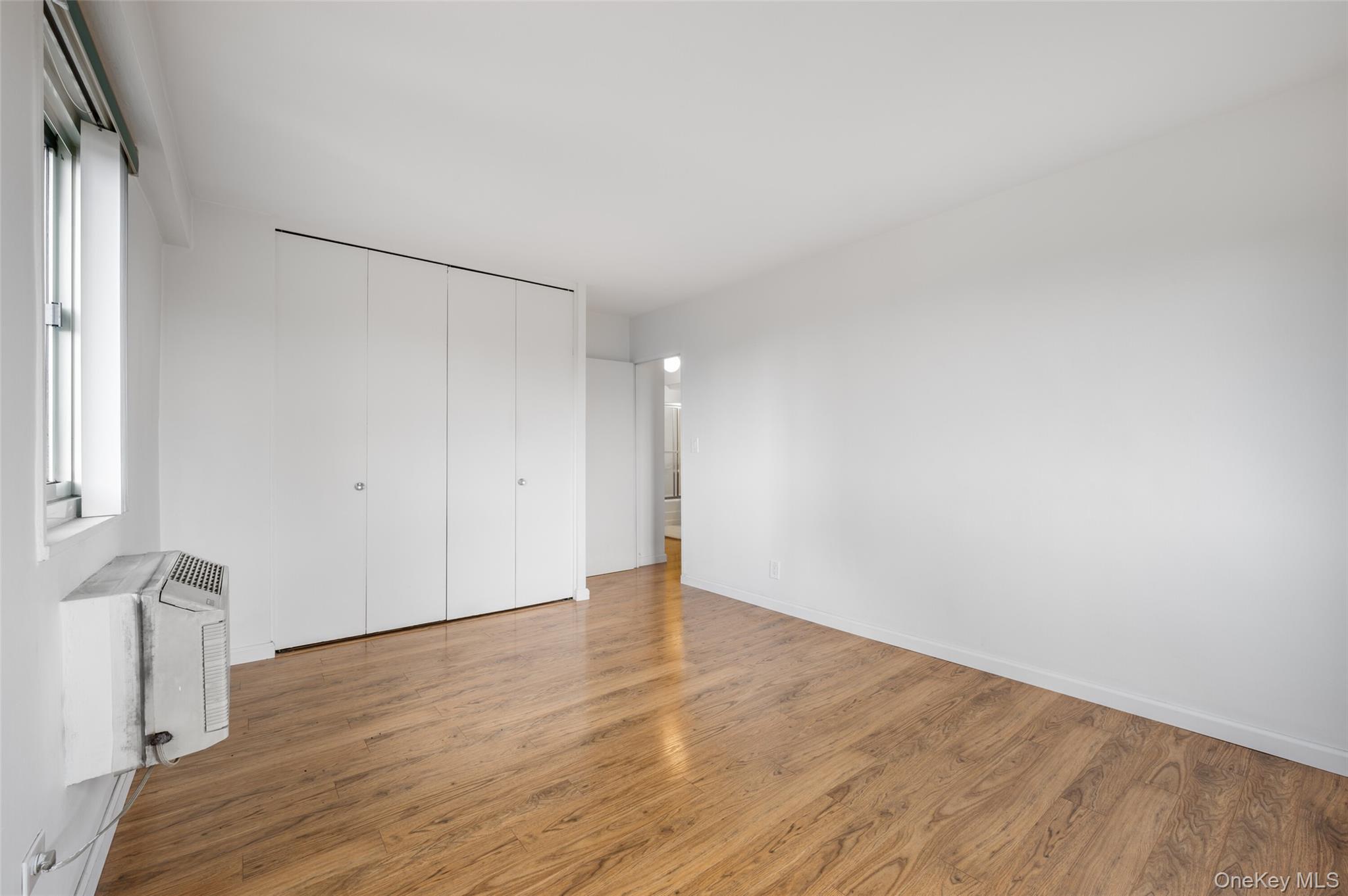 #9 photo, 3965 52nd Street, クイーンズ区 Woodside , NY 11377