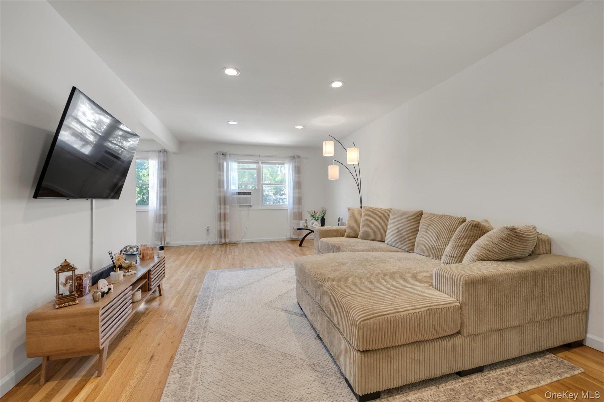 #15 photo, 1828 215th Street, クイーンズ区 Bayside , NY 11360