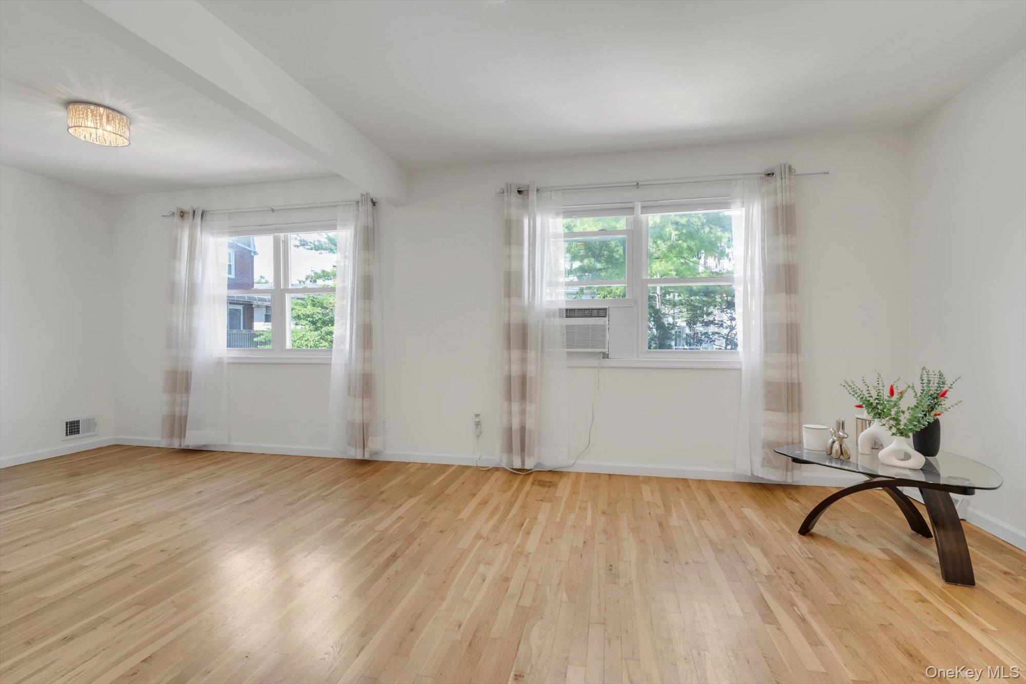 #16 photo, 1828 215th Street, クイーンズ区 Bayside , NY 11360