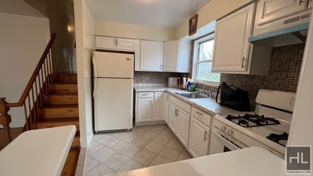 #1 photo, 8802 Ave J, ブルックリン区 Canarsie , NY 11236