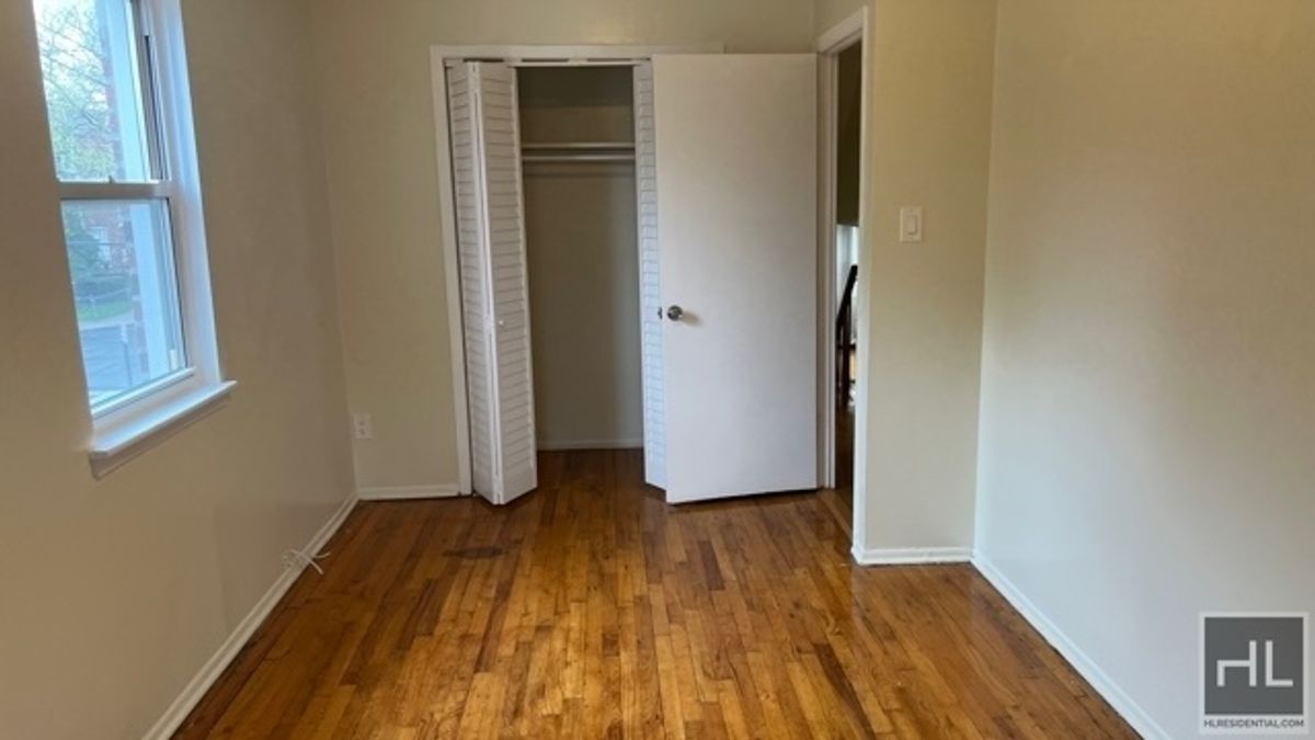 #12 photo, 8802 Ave J, ブルックリン区 Canarsie , NY 11236