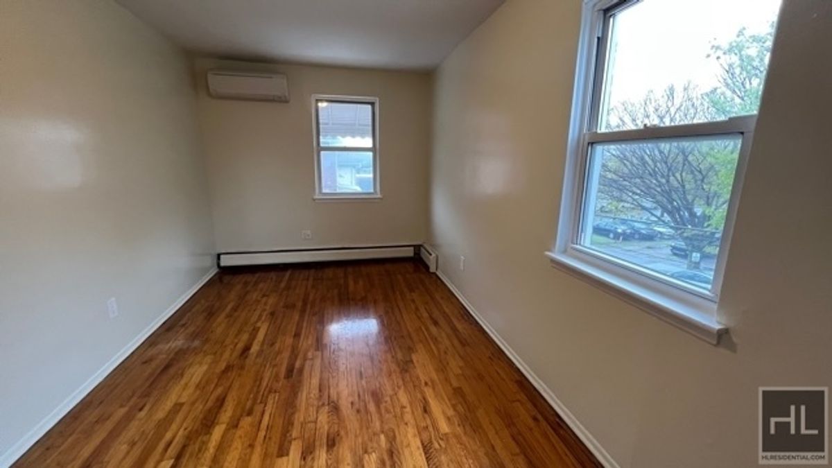 #13 photo, 8802 Ave J, ブルックリン区 Canarsie , NY 11236