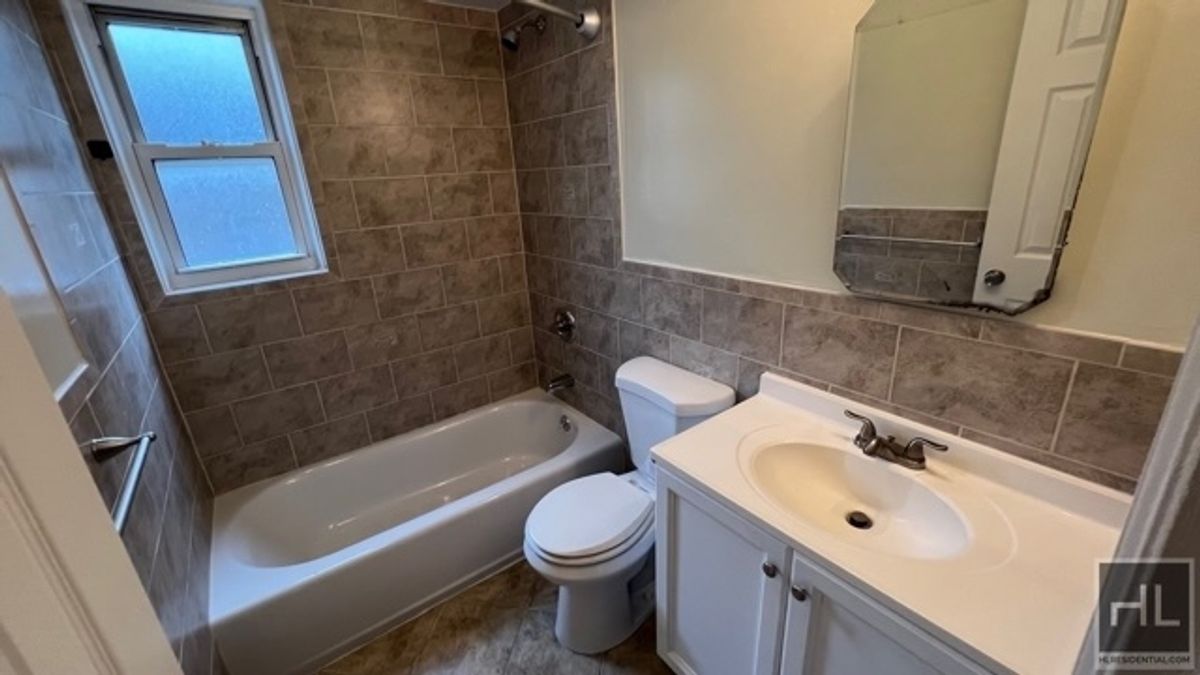 #17 photo, 8802 Ave J, ブルックリン区 Canarsie , NY 11236