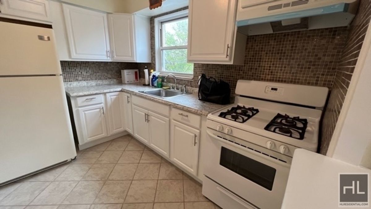 #2 photo, 8802 Ave J, ブルックリン区 Canarsie , NY 11236