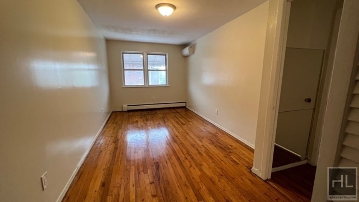 #9 photo, 8802 Ave J, ブルックリン区 Canarsie , NY 11236