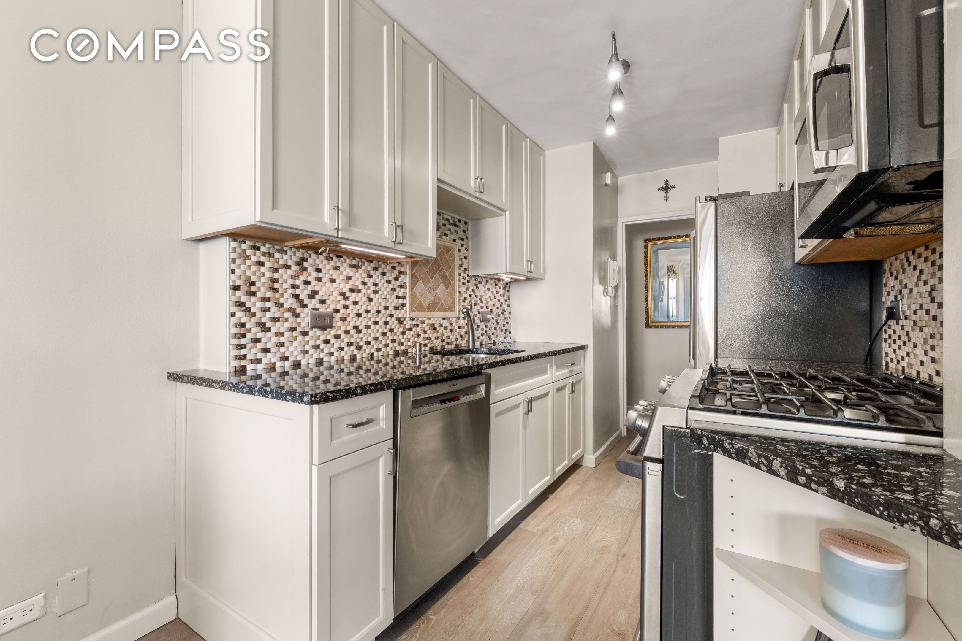 #8 photo, 102-30 66th Road, クイーンズ区 Birchwood Towers , NY 11375