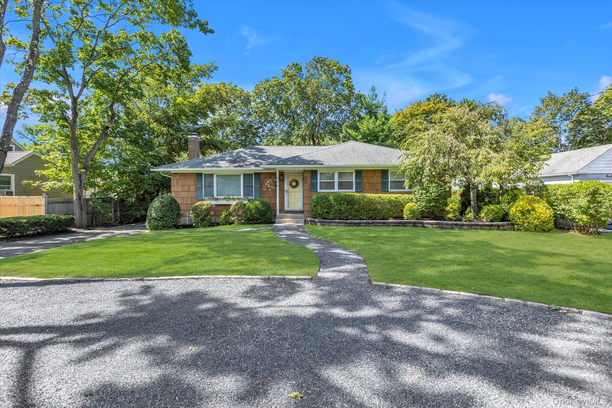 #1 photo, 107 Lodge Avenue, サフォーク郡 Huntington Station , NY 11746