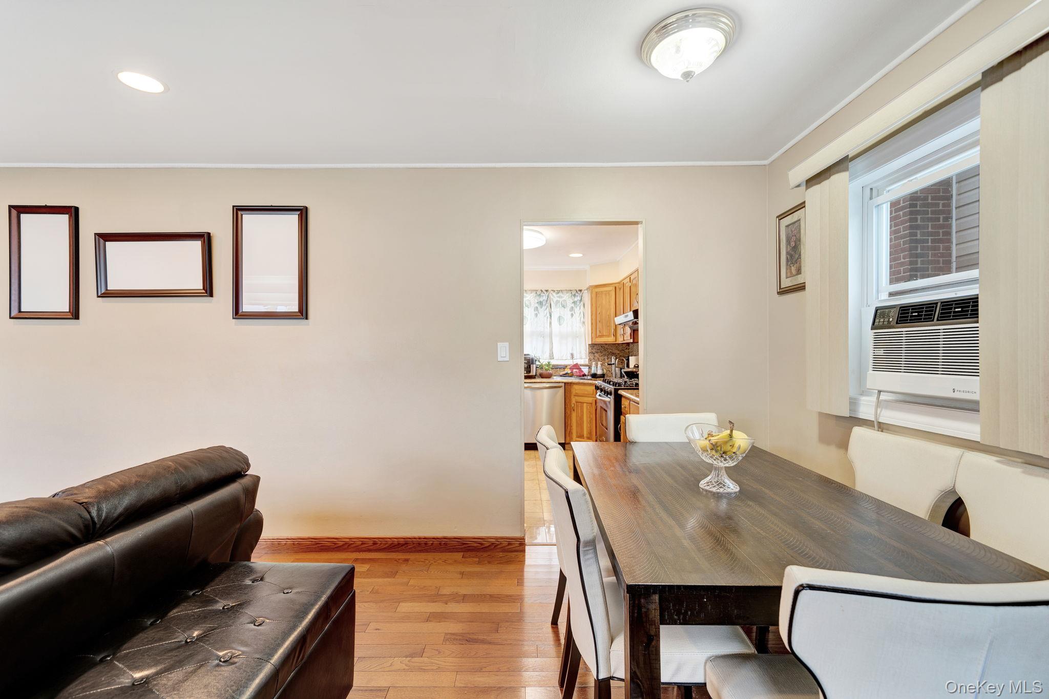 #10 photo, 35 Myers Avenue, ナッソー郡 Hicksville , NY 11801