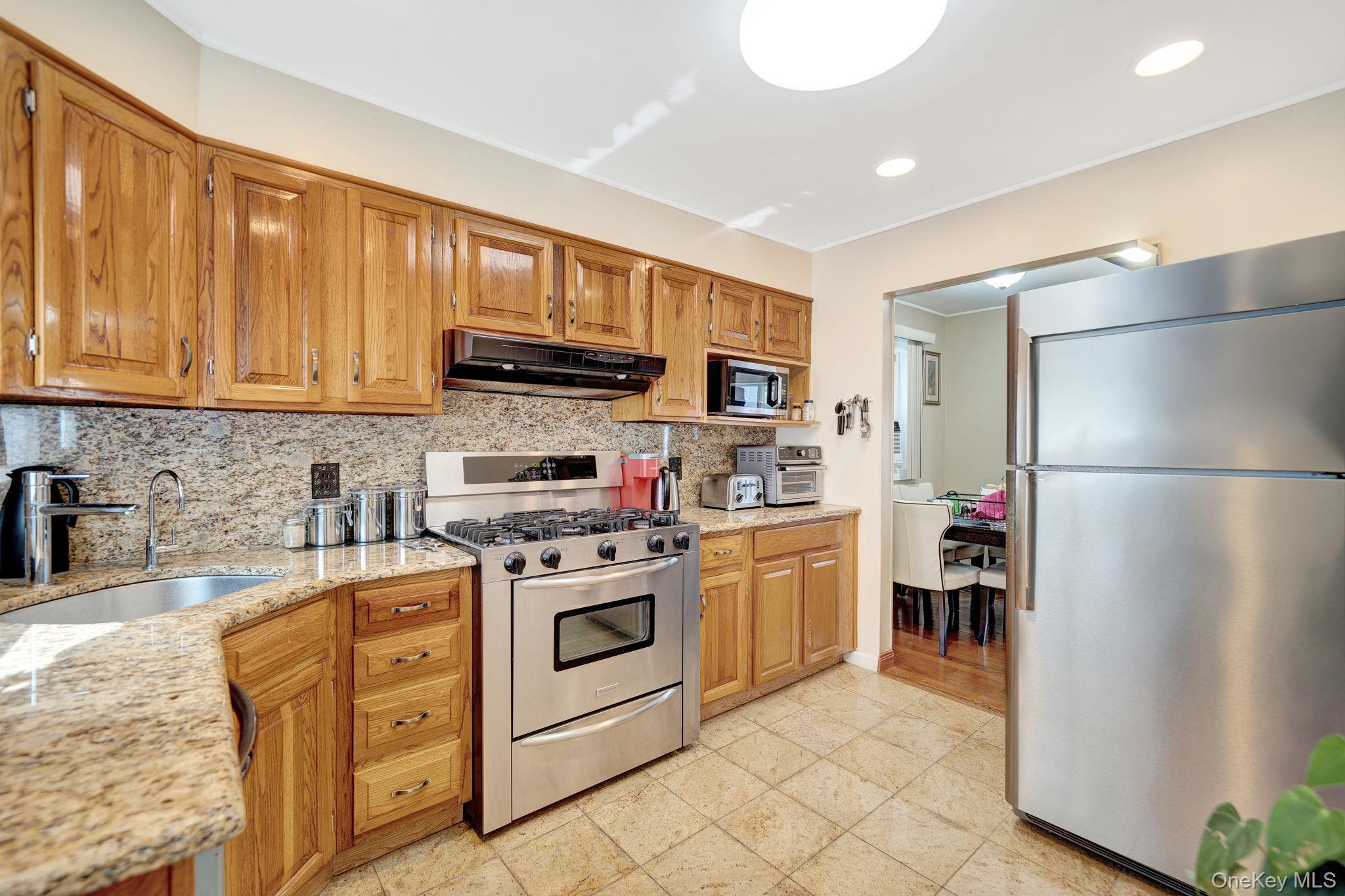 #12 photo, 35 Myers Avenue, ナッソー郡 Hicksville , NY 11801