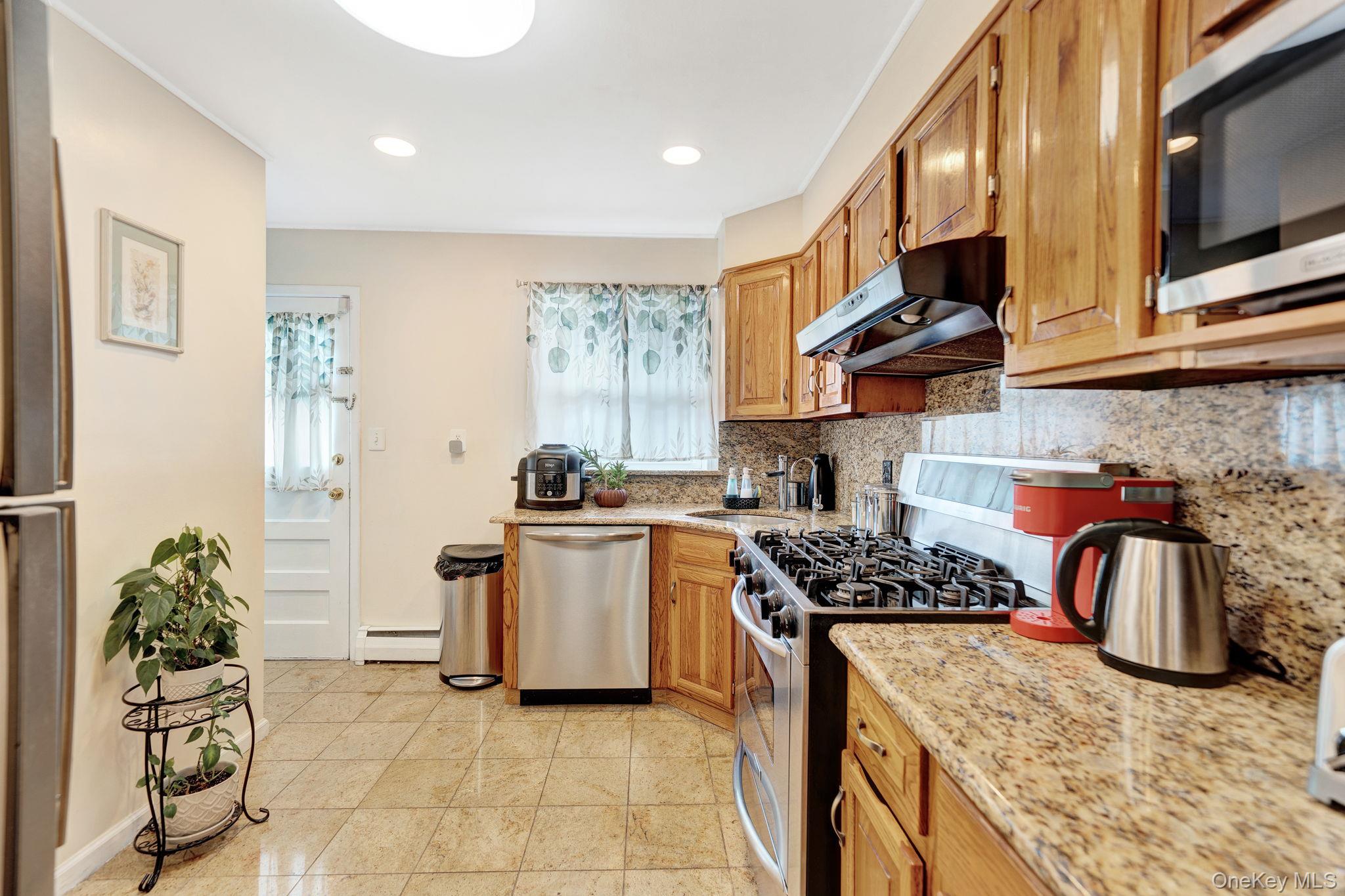 #13 photo, 35 Myers Avenue, ナッソー郡 Hicksville , NY 11801