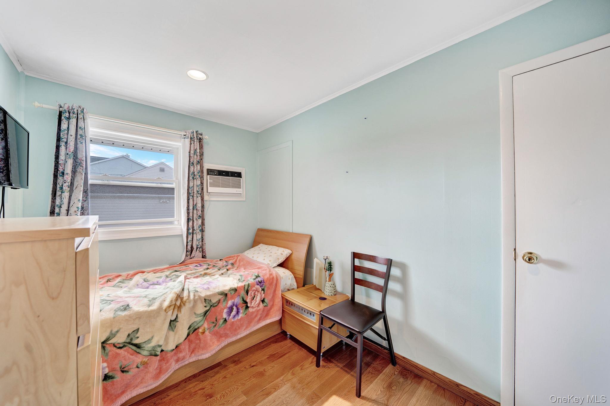 #16 photo, 35 Myers Avenue, ナッソー郡 Hicksville , NY 11801