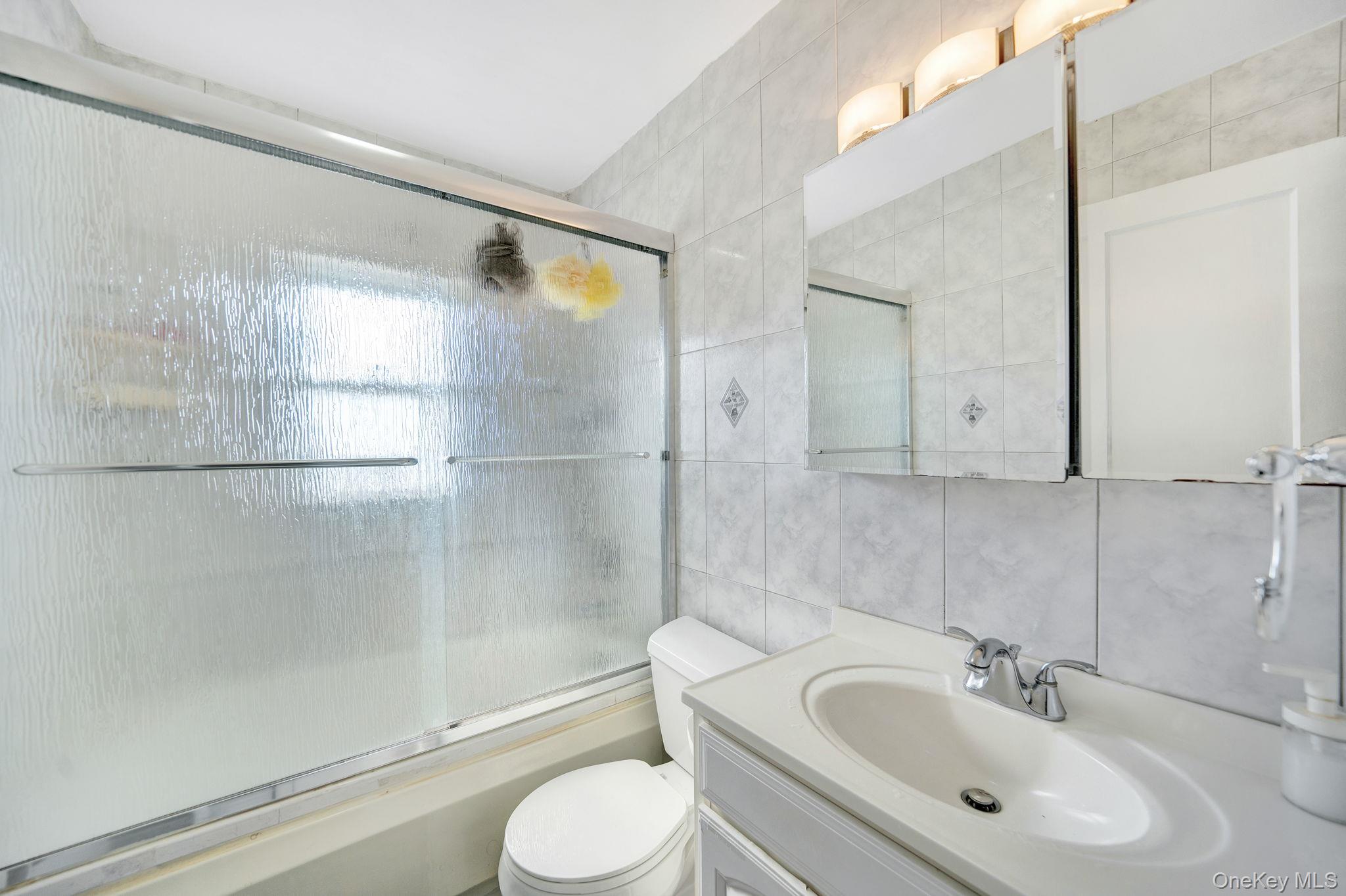 #17 photo, 35 Myers Avenue, ナッソー郡 Hicksville , NY 11801