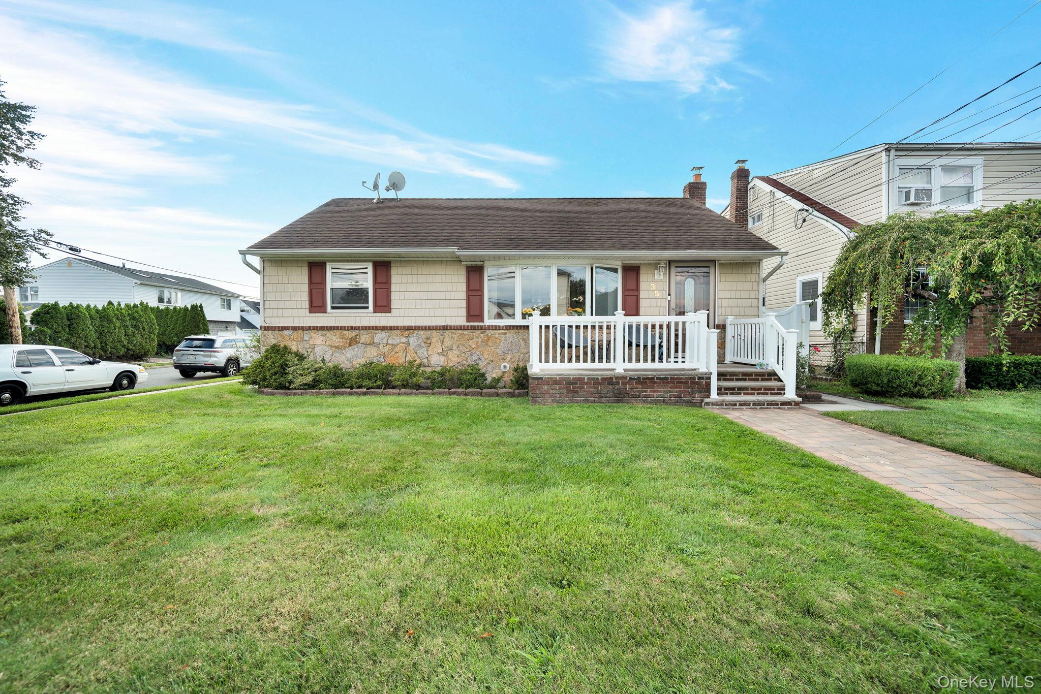 #2 photo, 35 Myers Avenue, ナッソー郡 Hicksville , NY 11801