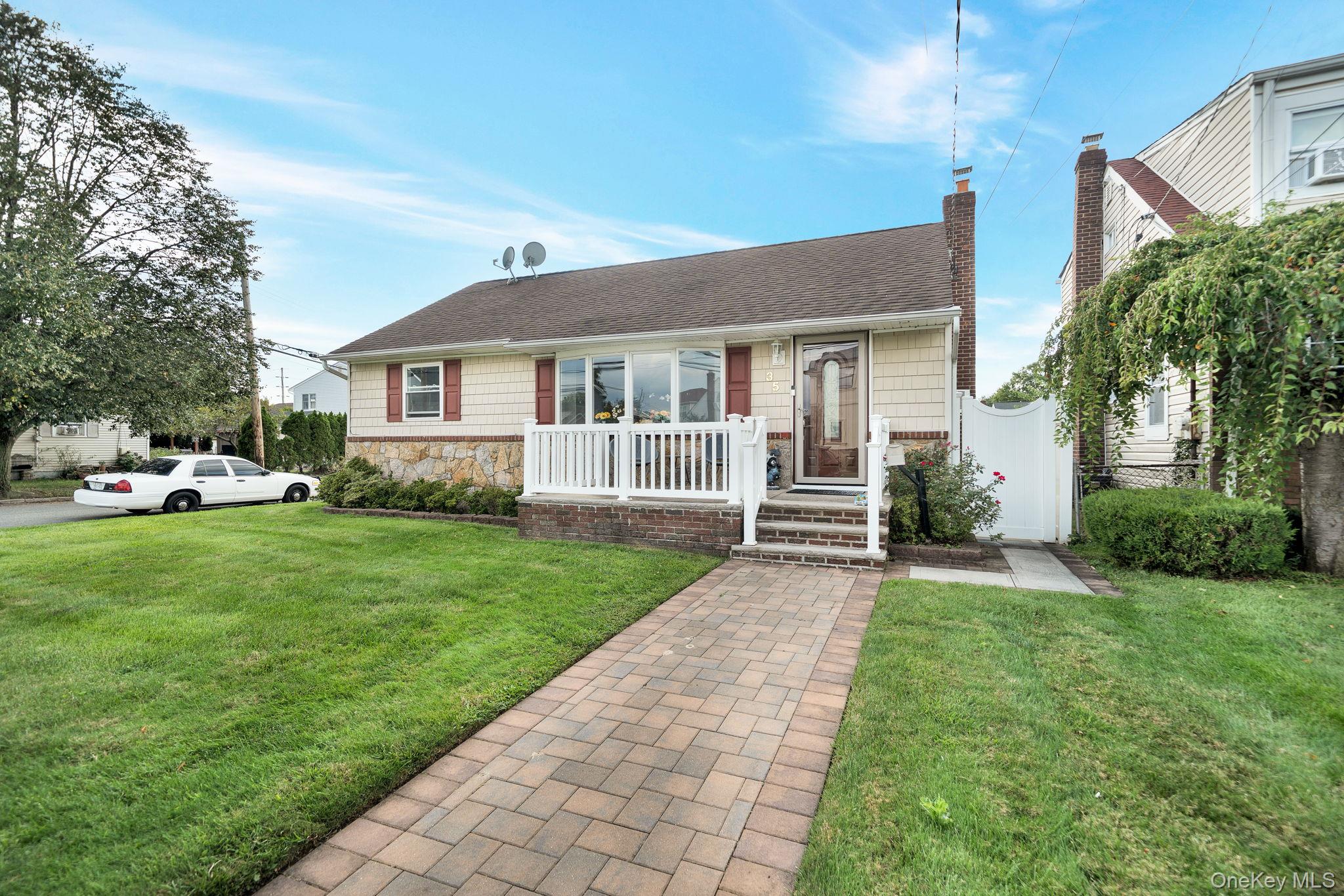 #3 photo, 35 Myers Avenue, ナッソー郡 Hicksville , NY 11801