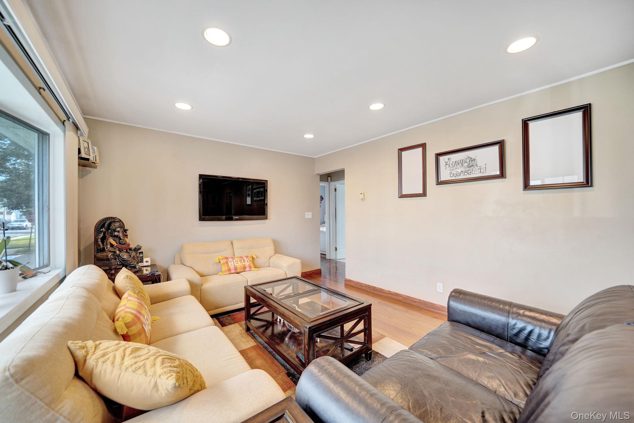 #6 photo, 35 Myers Avenue, ナッソー郡 Hicksville , NY 11801