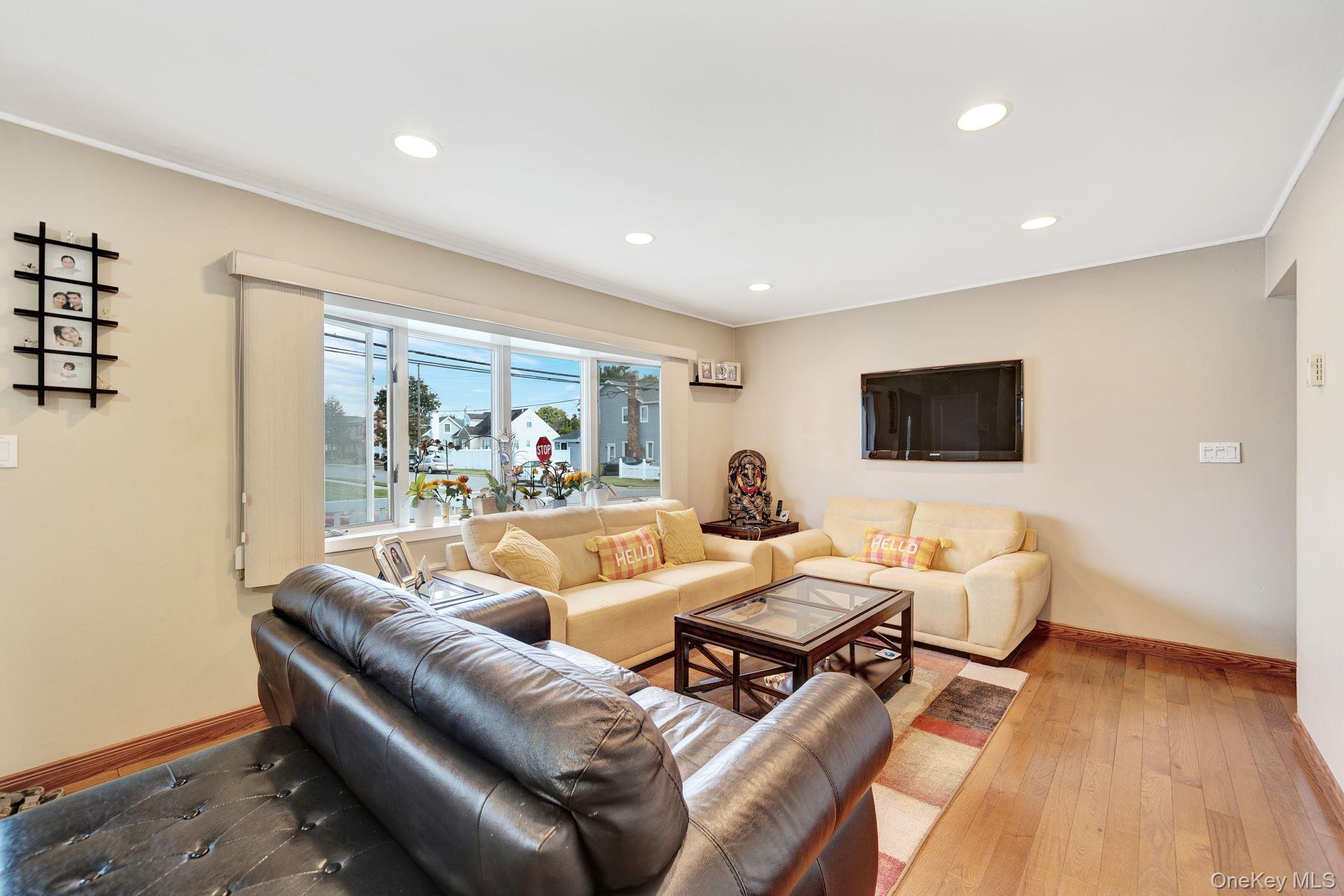 #7 photo, 35 Myers Avenue, ナッソー郡 Hicksville , NY 11801