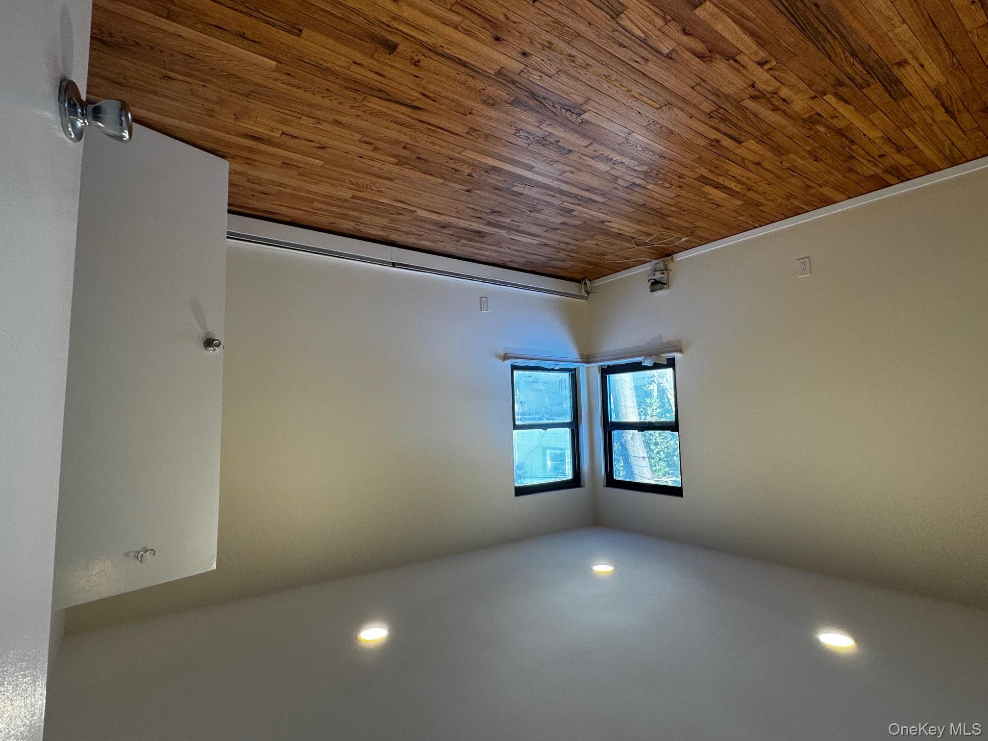 #15 photo, 619 E Park Ave., ナッソー郡 Long Beach , NY 11561