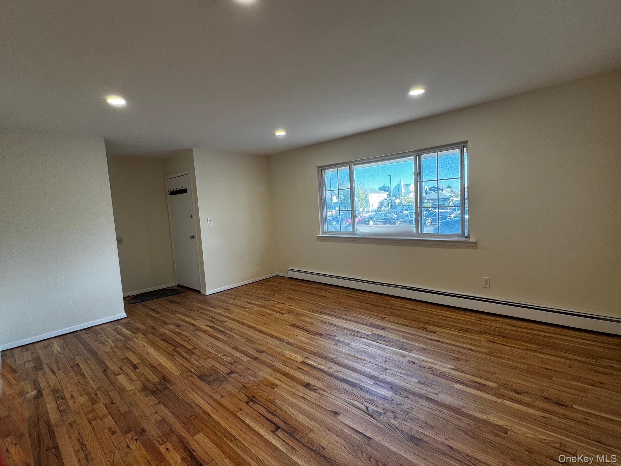 #8 photo, 619 E Park Ave., ナッソー郡 Long Beach , NY 11561