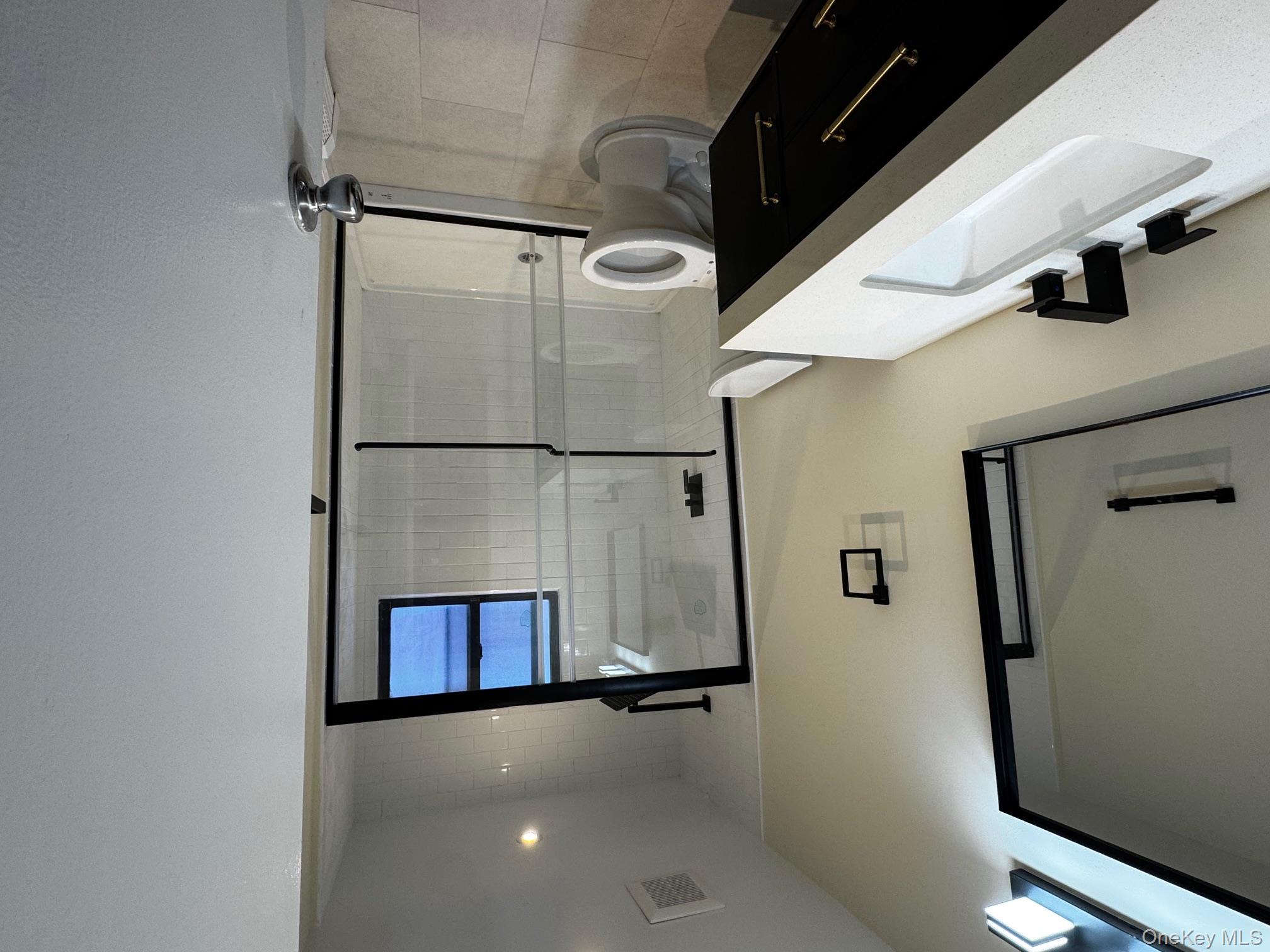 #9 photo, 619 E Park Ave., ナッソー郡 Long Beach , NY 11561