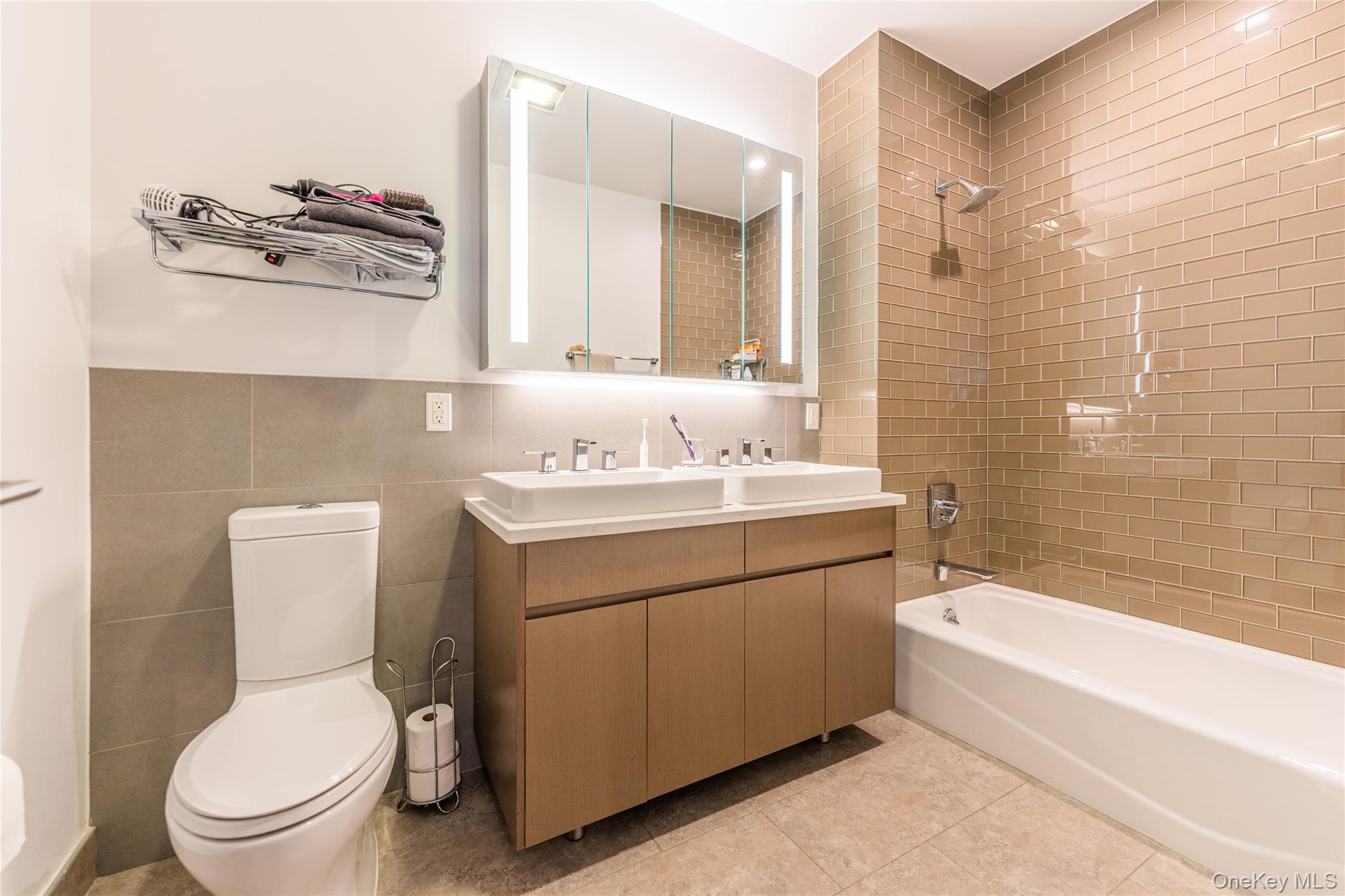 #17 photo, 2717 42nd Road, クイーンズ区 Long Island City , NY 11101