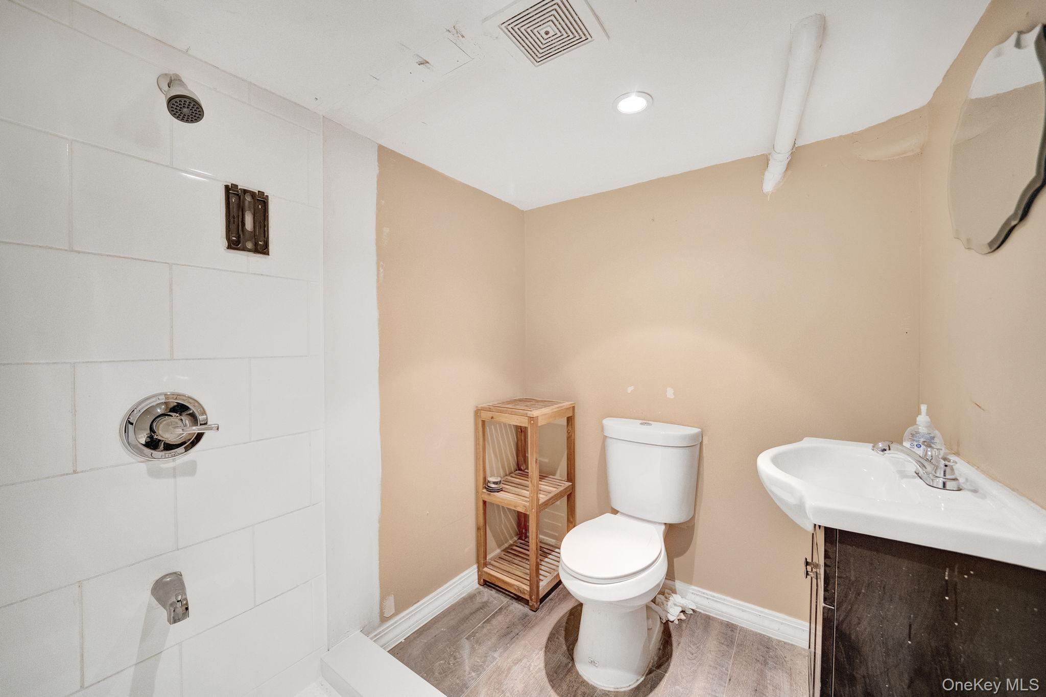 #14 photo, 138 Ormonde Boulevard, Valley Stream , NY 11580