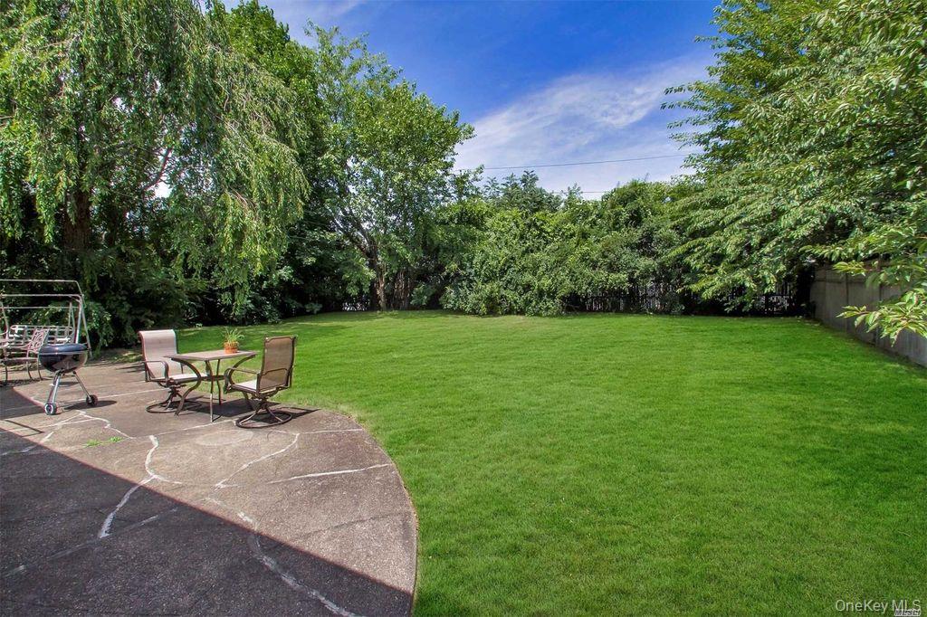 #8 photo, 29 Village Drive, Jericho , NY 11753