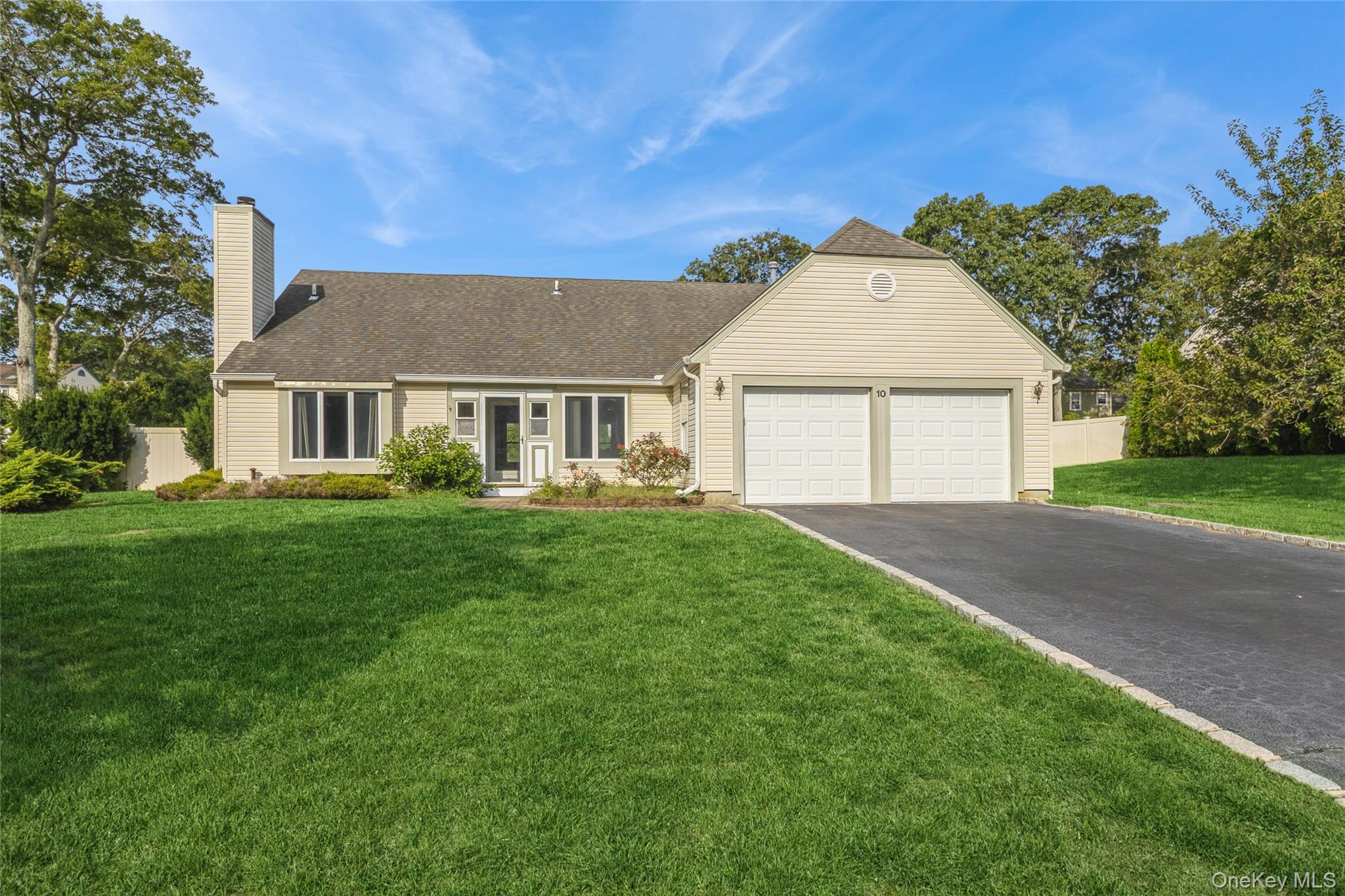 #1 photo, 10 Royal Drive, সাফোক কাউন্টি Coram , NY 11727