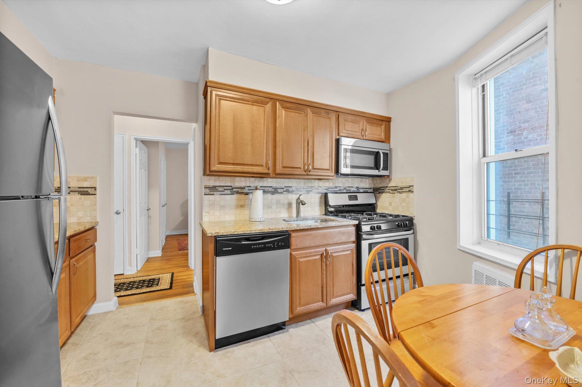 #8 photo, 67-30 Clyde Street, クイーンズ区 Forest Hills , NY 11375