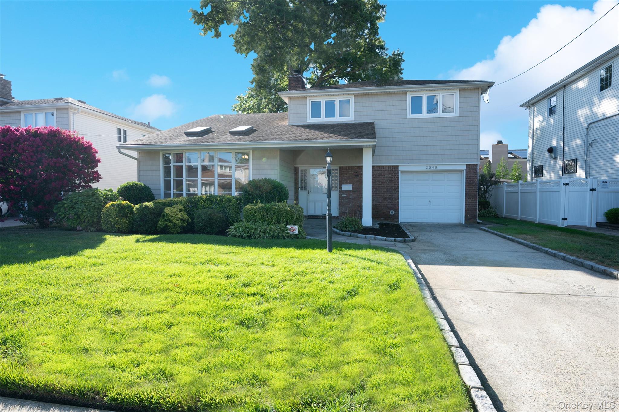 #1 photo, 2048 Holland Way, नासाउ काउंटी Merrick , NY 11566