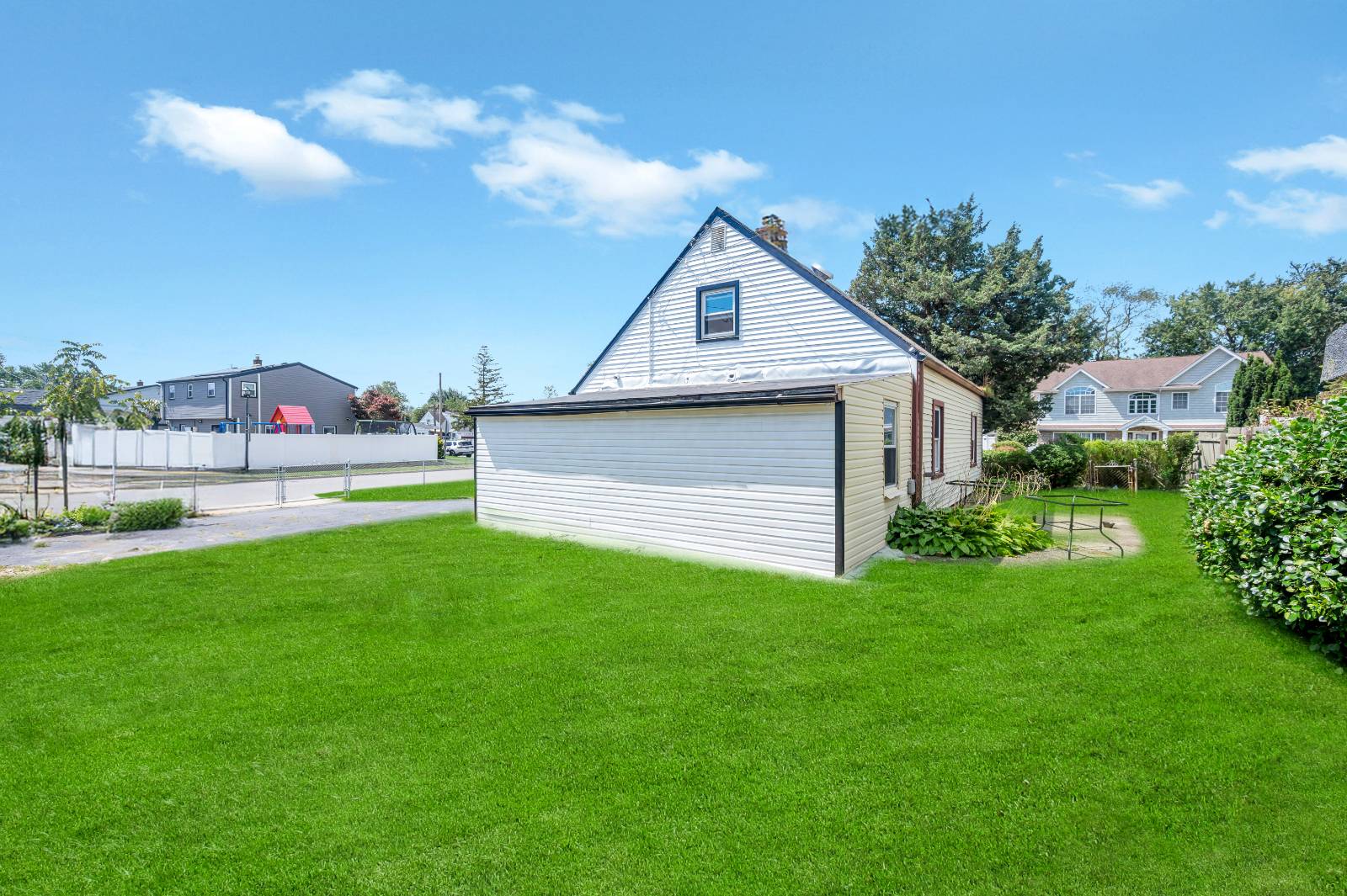 #20 photo, 88 Anchor Lane, Levittown , NY 11756