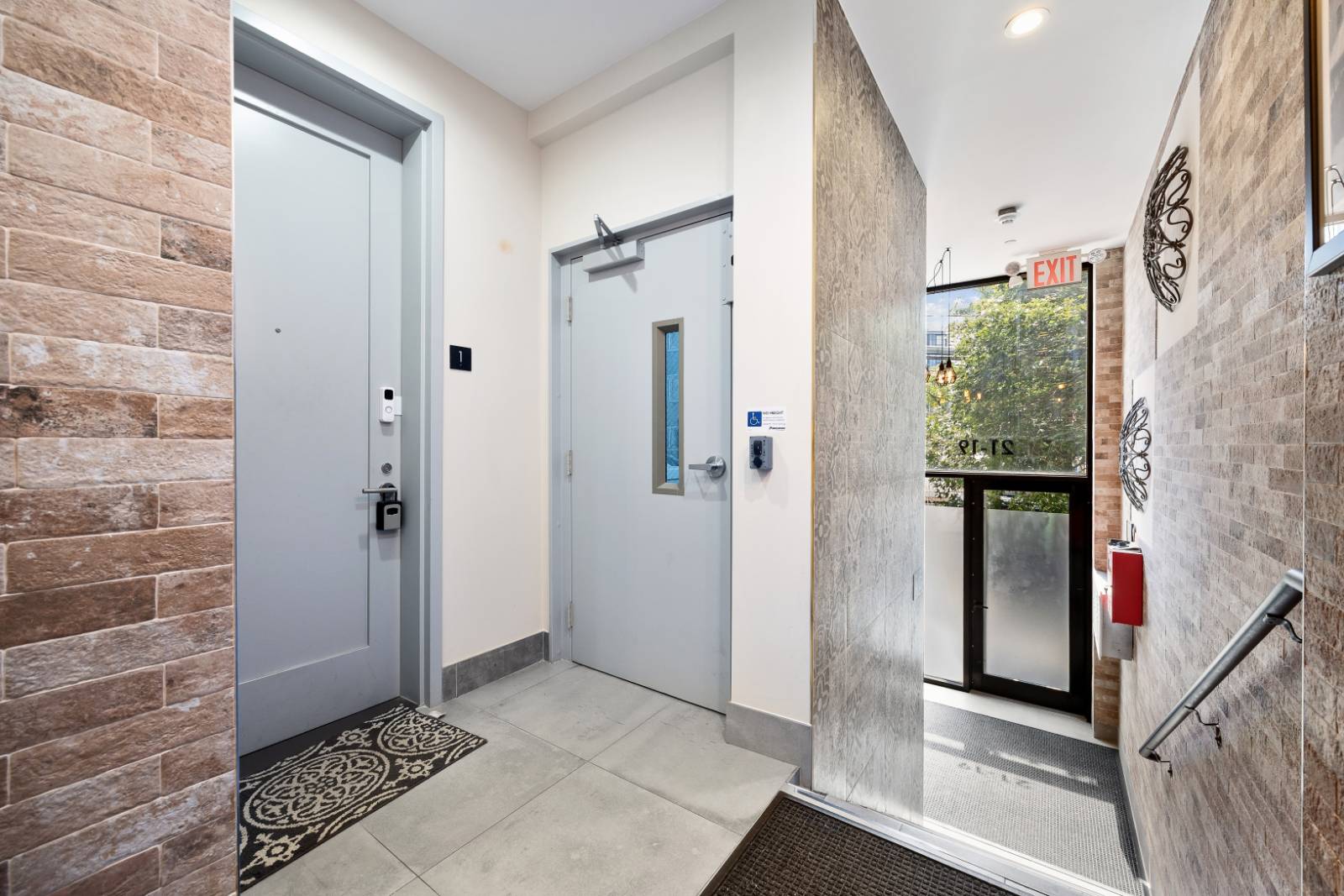 #18 photo, 21-19 46th Avenue, #1, קווינס Long Island City , NY 11101