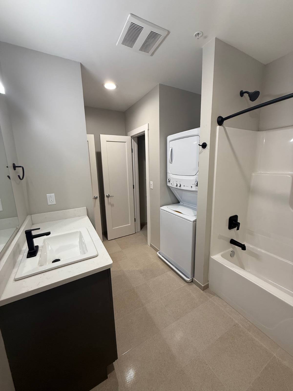 #8 photo, 214 Kinne, #103, East Syracuse , NY 13057