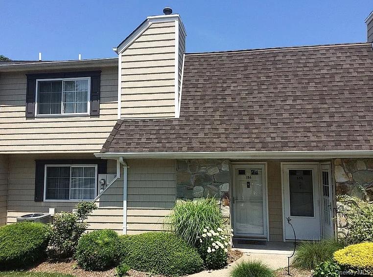 #1 photo, 186 Lake Pointe Circle, सफ़ोक काउंटी Middle Island , NY 11953