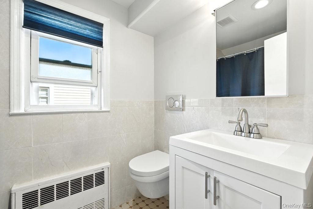 #16 photo, 46 Ongley Street, Rockville Centre , NY 11570