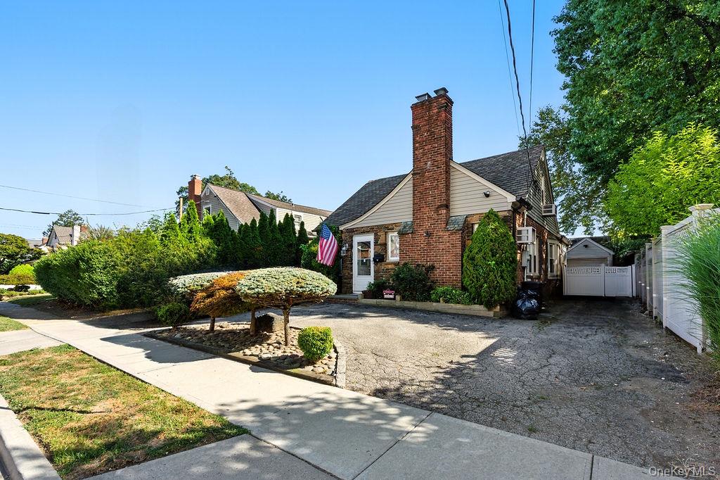 #2 photo, 46 Ongley Street, Rockville Centre , NY 11570