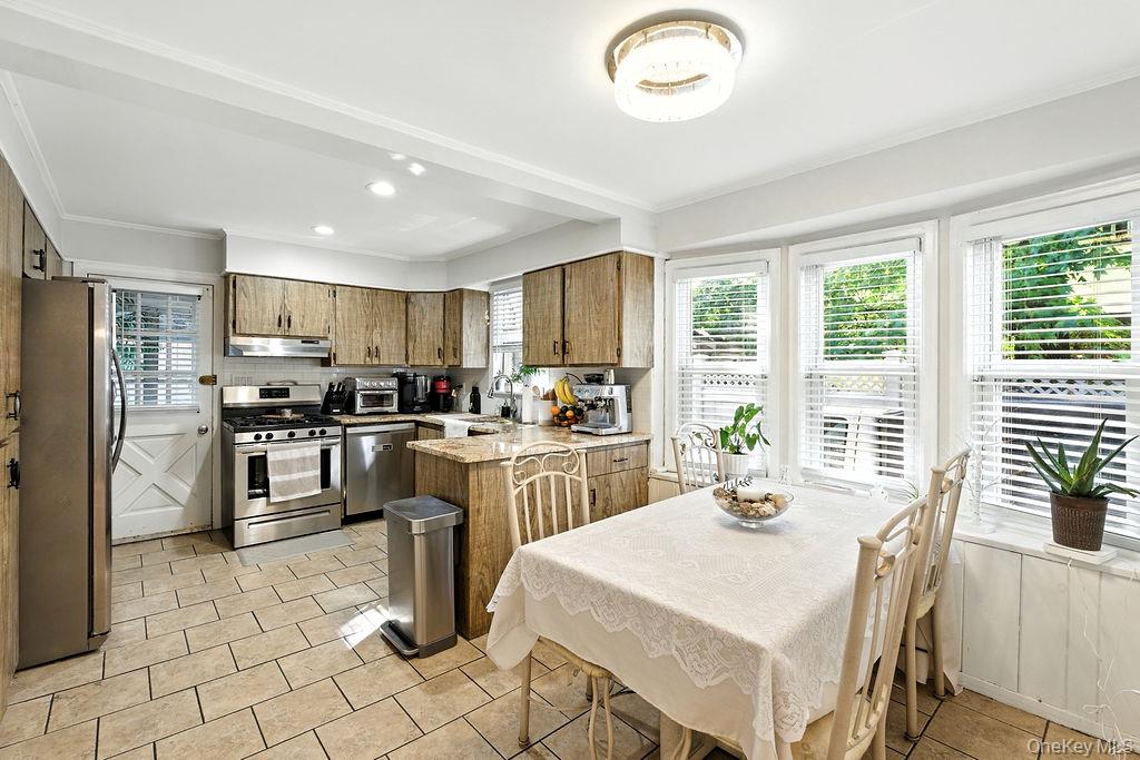 #8 photo, 46 Ongley Street, Rockville Centre , NY 11570