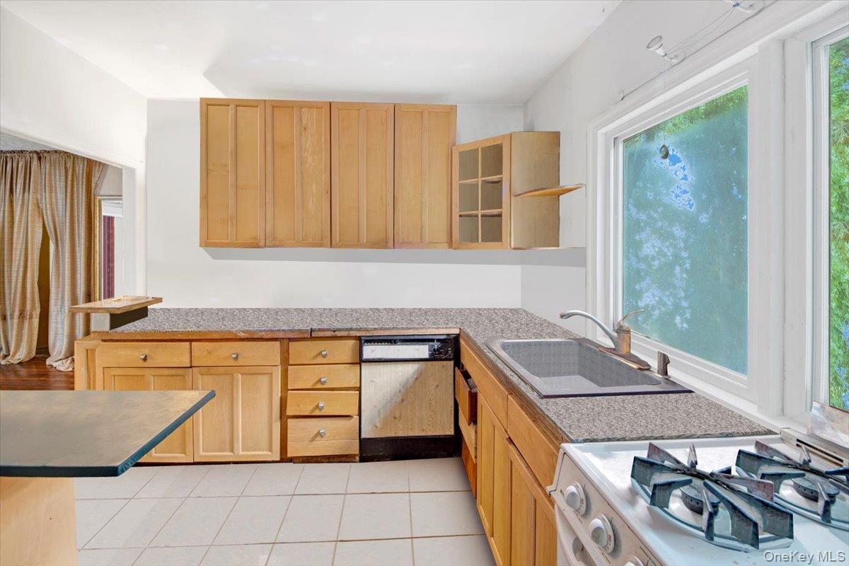 #8 photo, 2 Valois Place, Mount Vernon , NY 10552