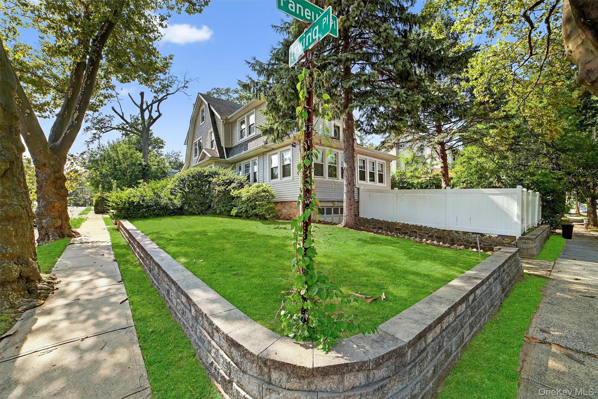 #4 photo, 1 Irving Place, New Rochelle , NY 10801