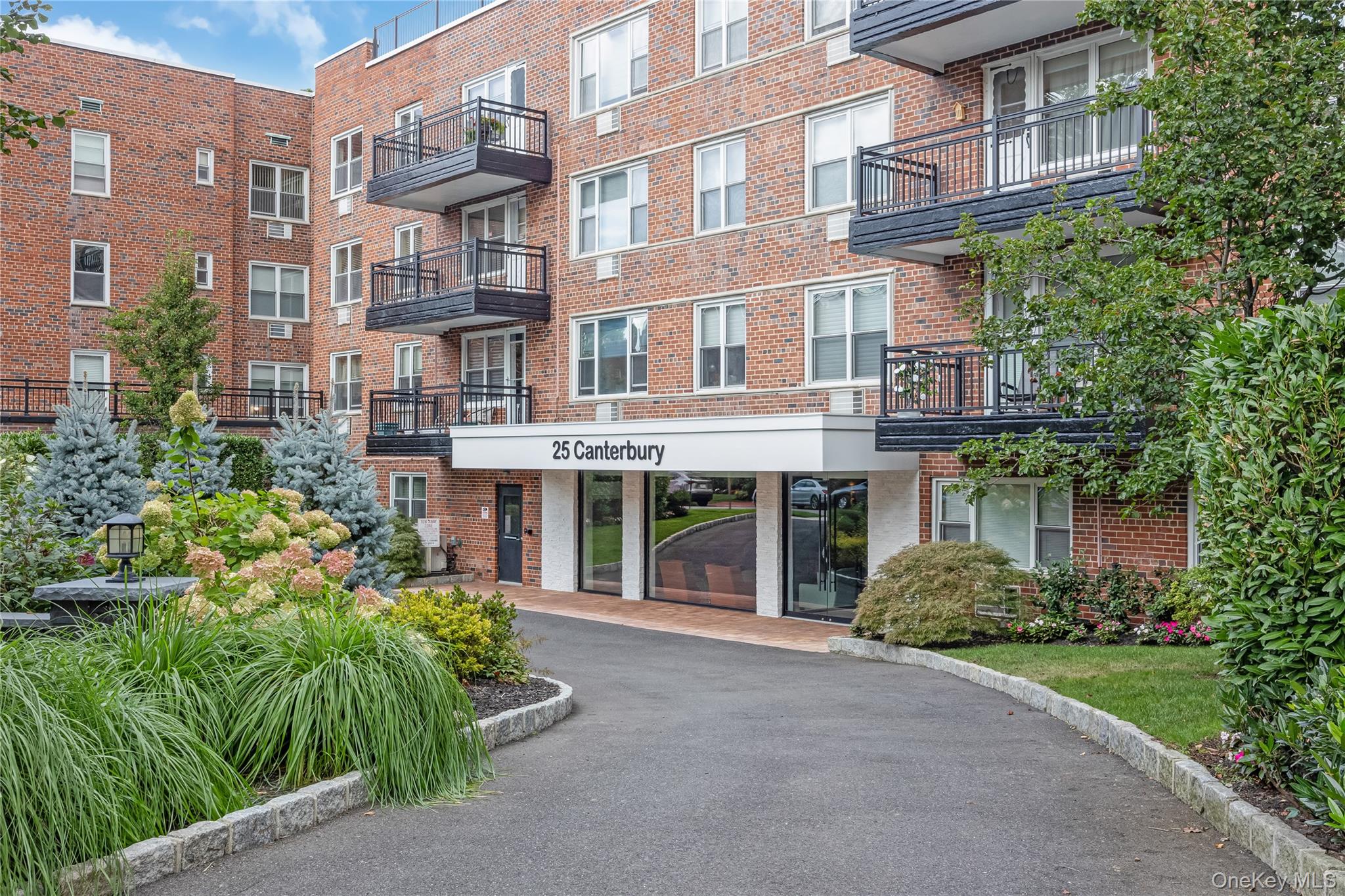 #1 photo, 25 Canterbury Road, Нассау ‖ Great Neck , NY 11021