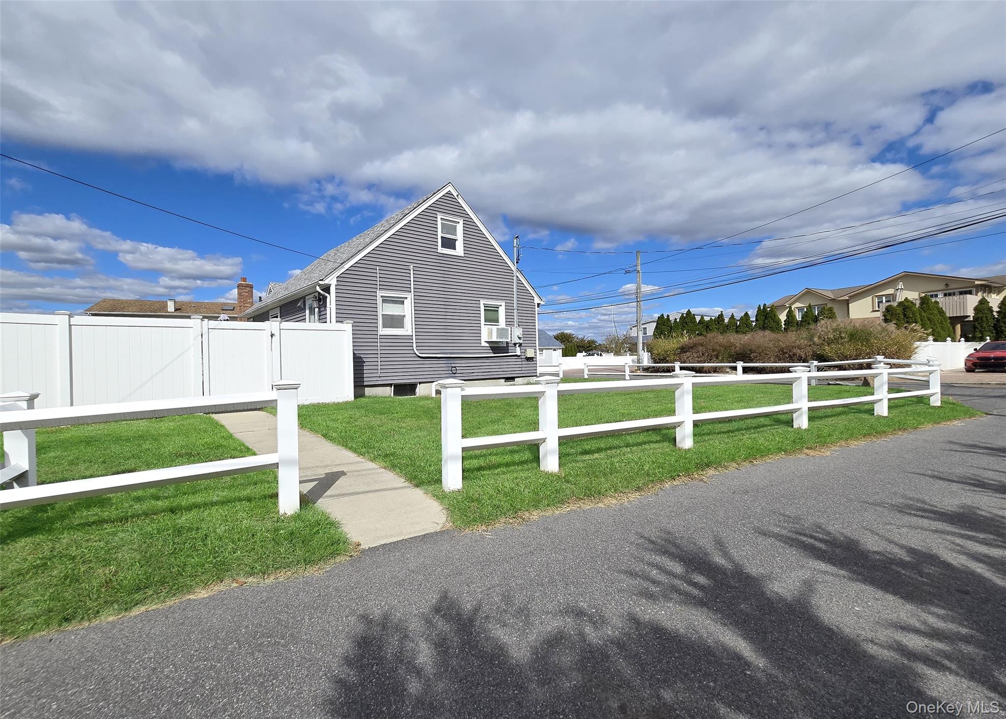 #16 photo, 765 Shore Walk, サフォーク郡 Lindenhurst , NY 11757