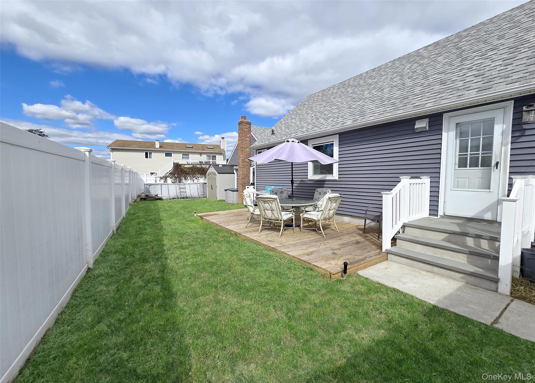 #2 photo, 765 Shore Walk, サフォーク郡 Lindenhurst , NY 11757