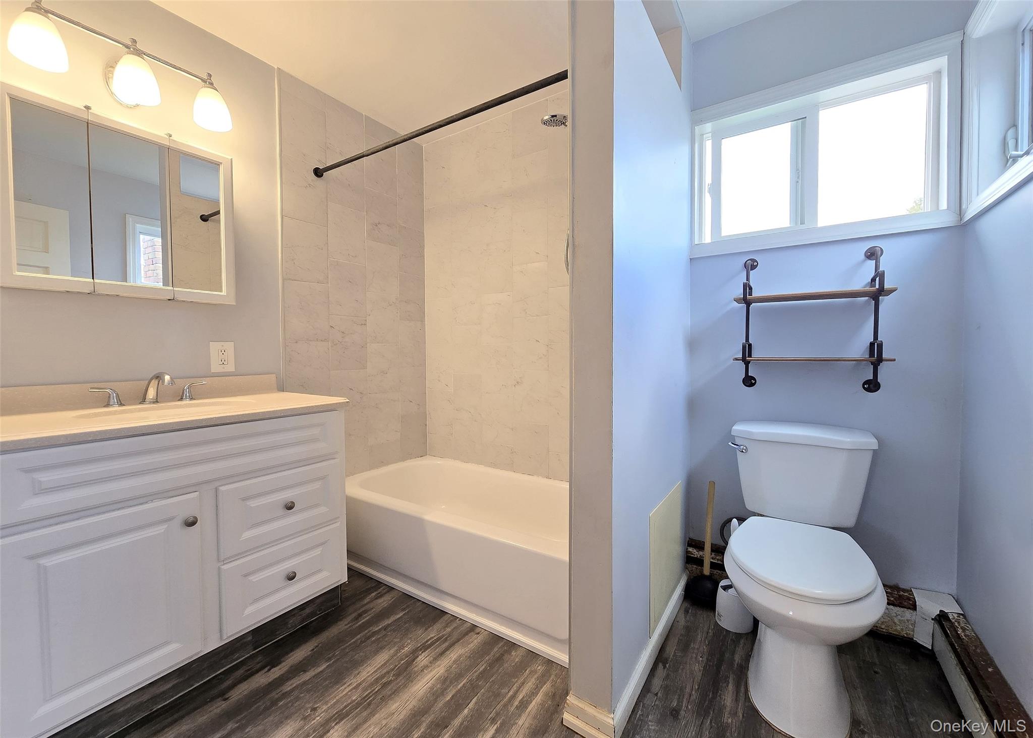 #4 photo, 765 Shore Walk, サフォーク郡 Lindenhurst , NY 11757